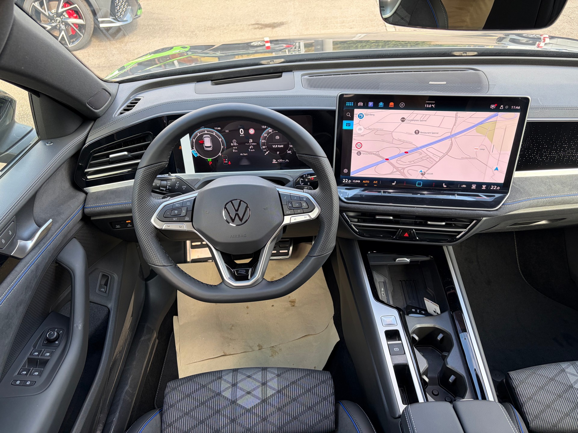 VW Passat Variant 2.0 TSI R-Line 4 Motion DSG-image-19