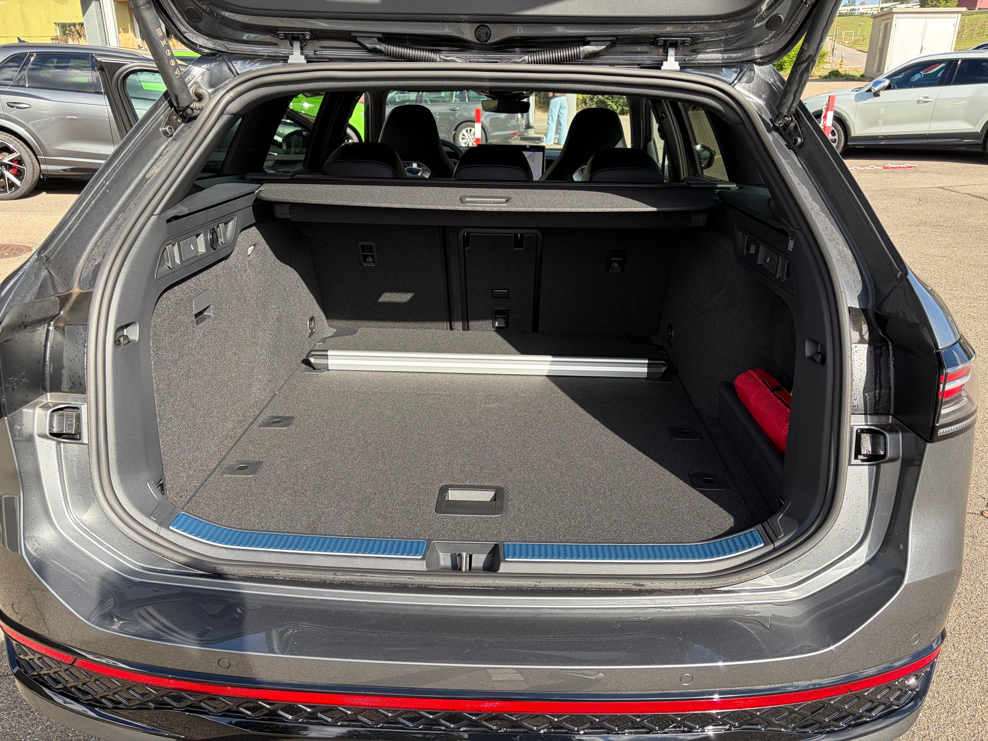 VW Passat Variant 2.0 TSI R-Line 4 Motion DSG-image-30