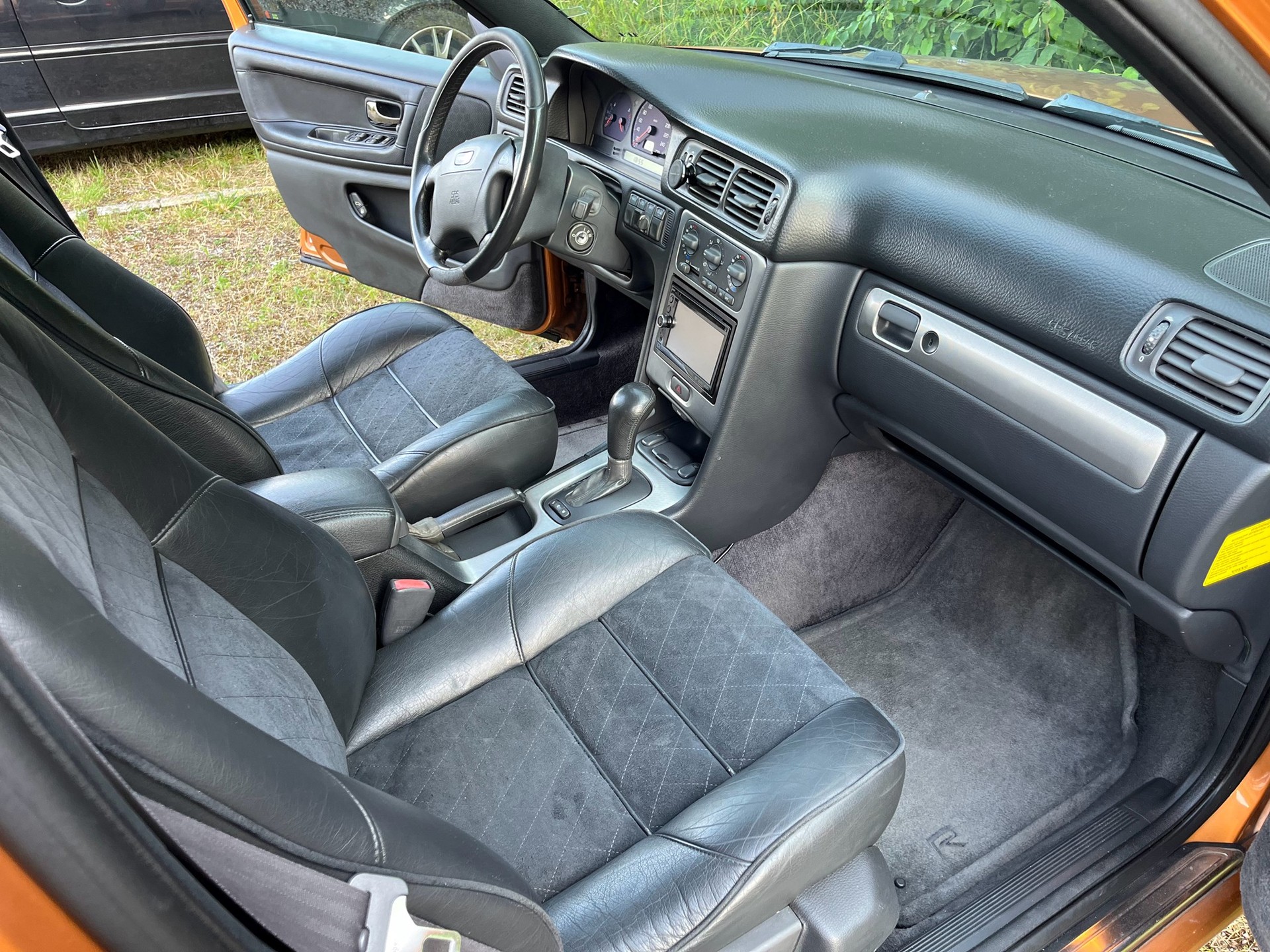 VOLVO V70 R AWD-image-3
