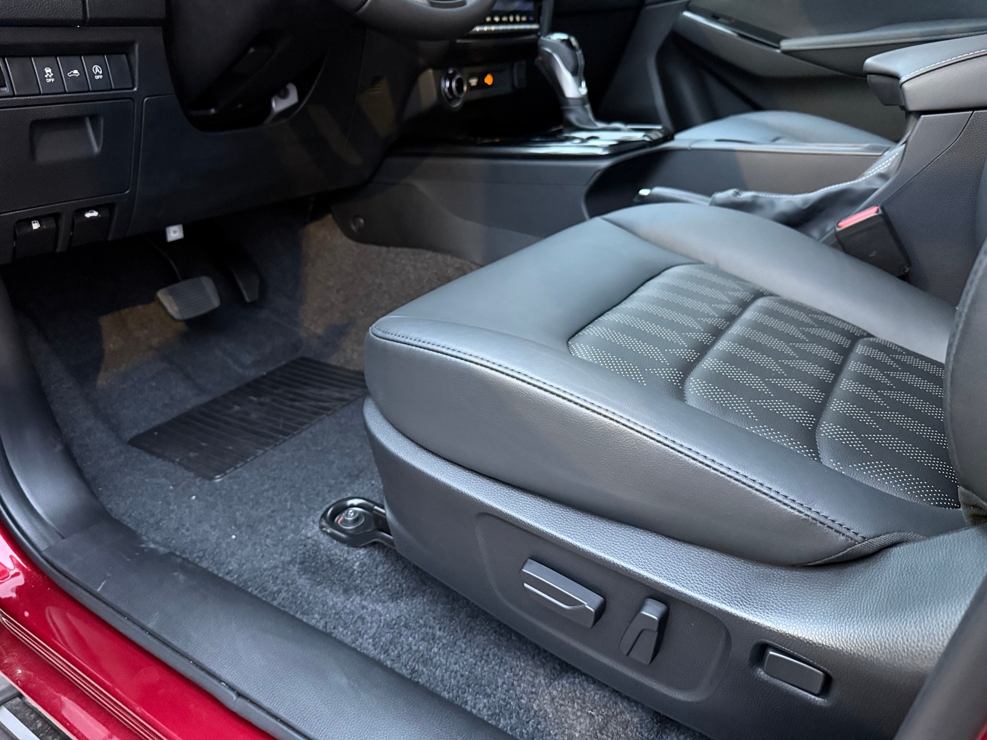 ISUZU D-MAX 1.9 CrewCab N60 Nitro Sport 4x4 Automat 5 JAHRE GARANTIEBei Garage Zöllig Finanzierung OHNE Zins möglich-image-8