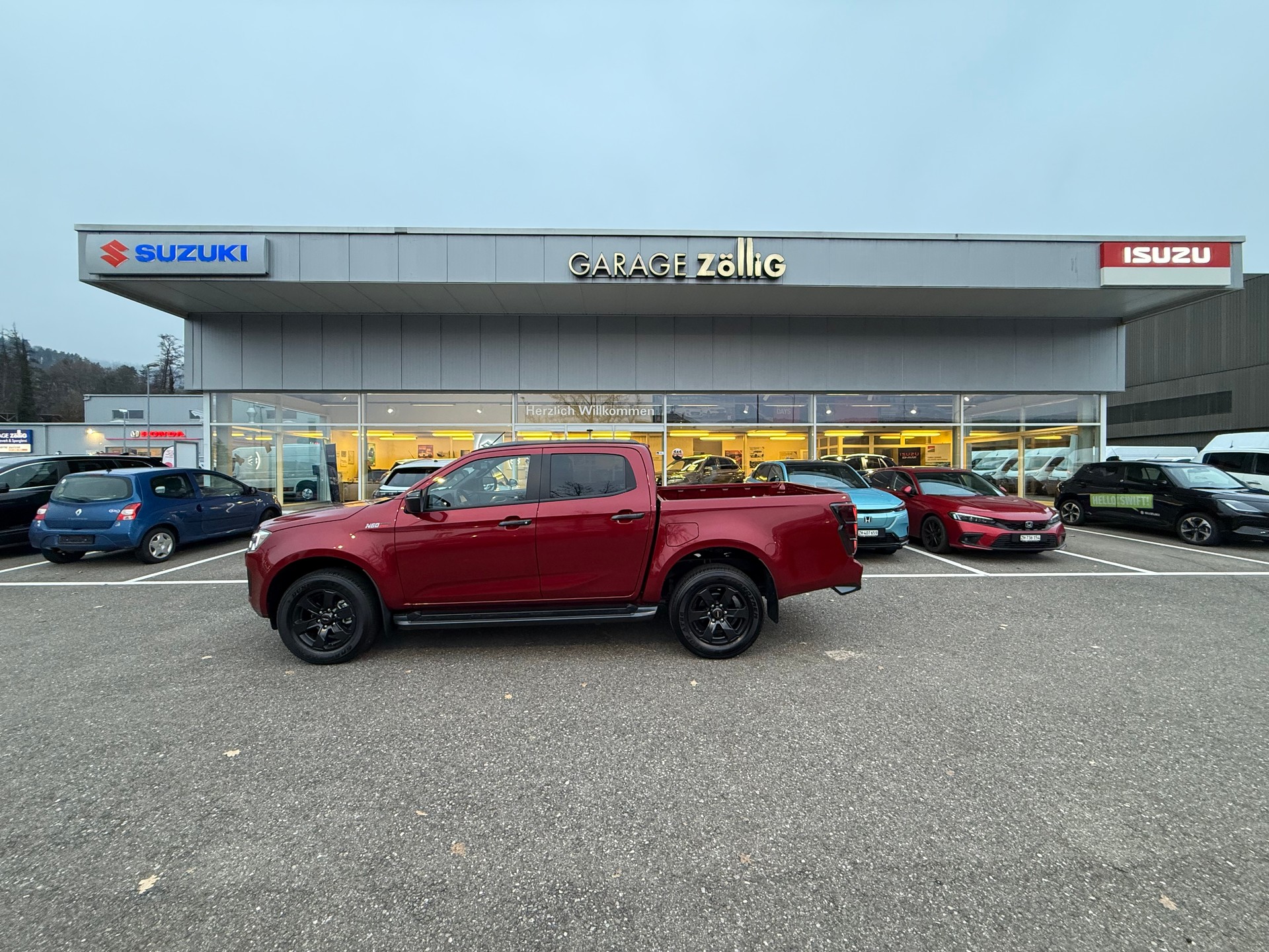 ISUZU D-MAX 1.9 CrewCab N60 Nitro Sport 4x4 Automat 5 JAHRE GARANTIEBei Garage Zöllig Finanzierung OHNE Zins möglich-showroom-element-2