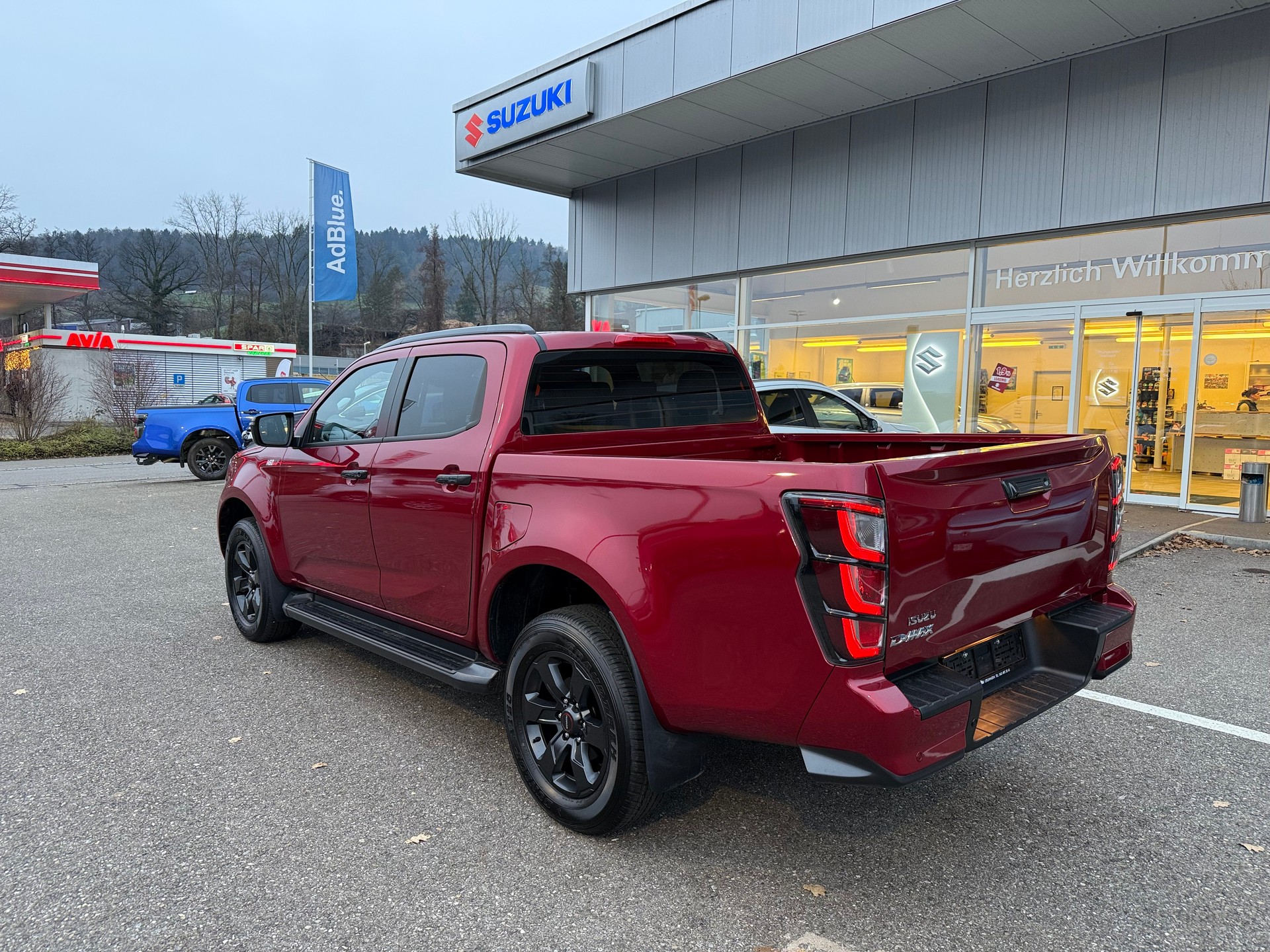 ISUZU D-MAX 1.9 CrewCab N60 Nitro Sport 4x4 Automat 5 JAHRE GARANTIEBei Garage Zöllig Finanzierung OHNE Zins möglich-showroom-element-3