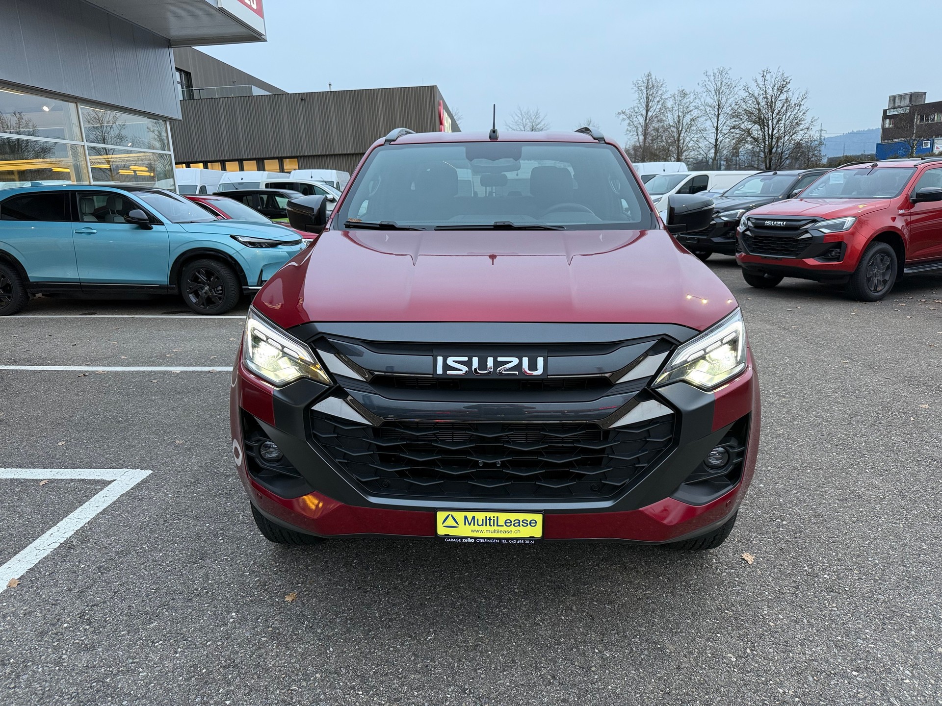 ISUZU D-MAX 1.9 CrewCab N60 Nitro Sport 4x4 Automat 5 JAHRE GARANTIEBei Garage Zöllig Finanzierung OHNE Zins möglich-showroom-element-1