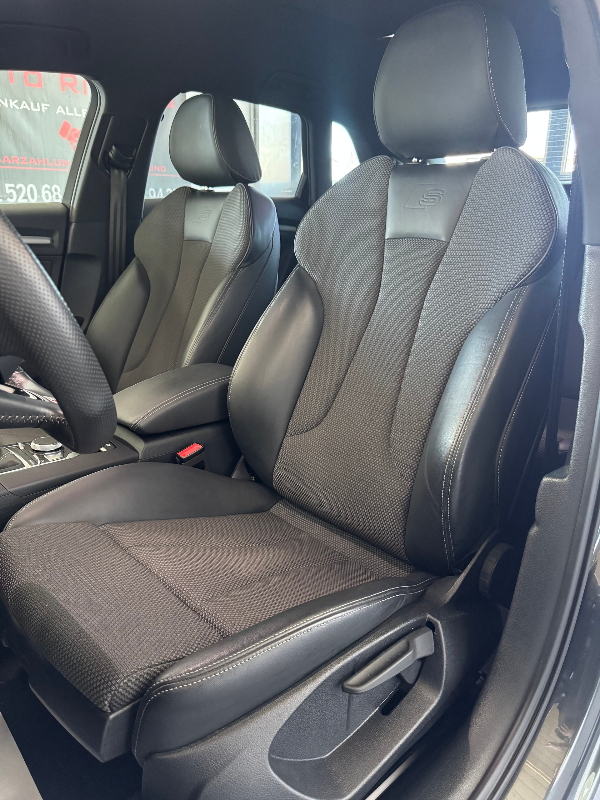 AUDI A3 Sportback 35 TFSI Sport-image-16