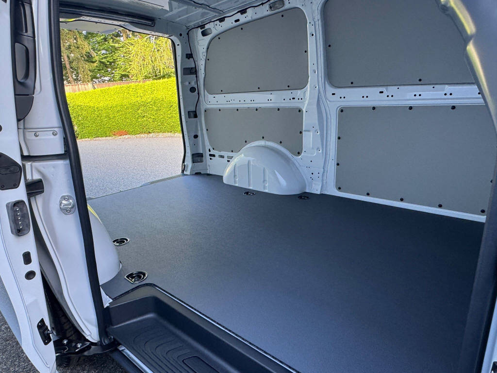 MERCEDES-BENZ eVito 129 Kasten Worker lang 90 kWh-image-5