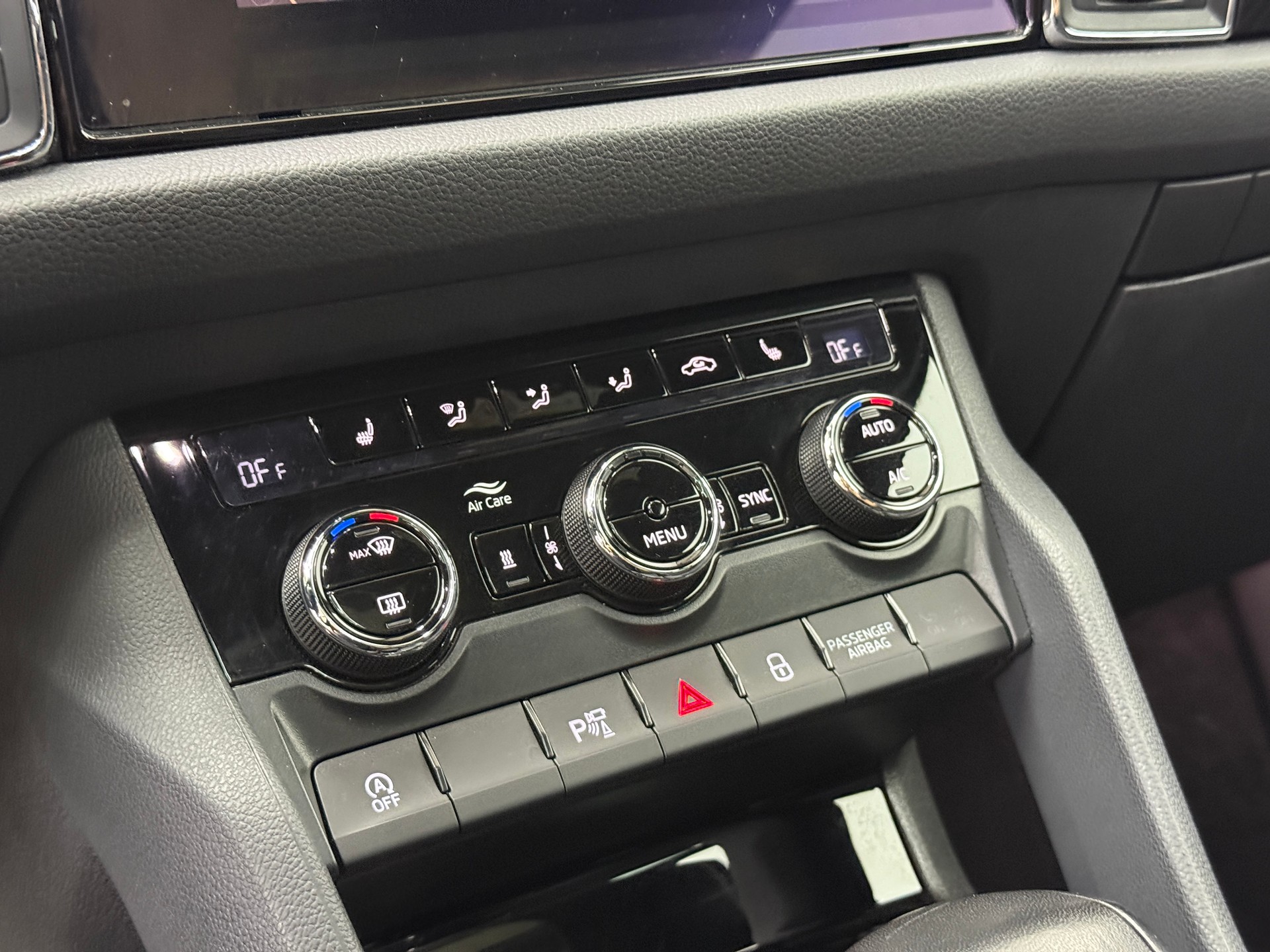 SKODA Kodiaq 2.0 TDI CR Sport Line 4x4 DSG ~AHK~7-PLÄTZER~-image-28