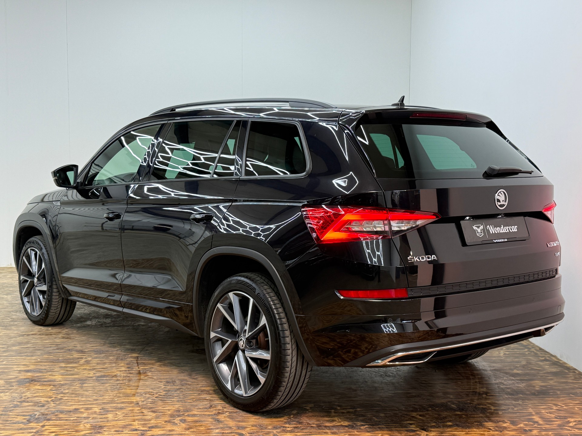 SKODA Kodiaq 2.0 TDI CR Sport Line 4x4 DSG ~AHK~7-PLÄTZER~-image-8