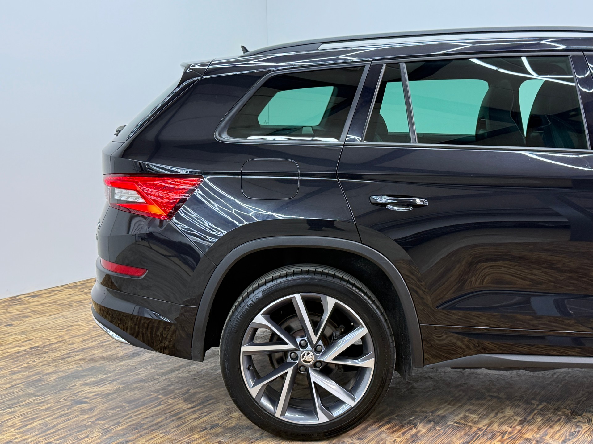 SKODA Kodiaq 2.0 TDI CR Sport Line 4x4 DSG ~AHK~7-PLÄTZER~-image-12