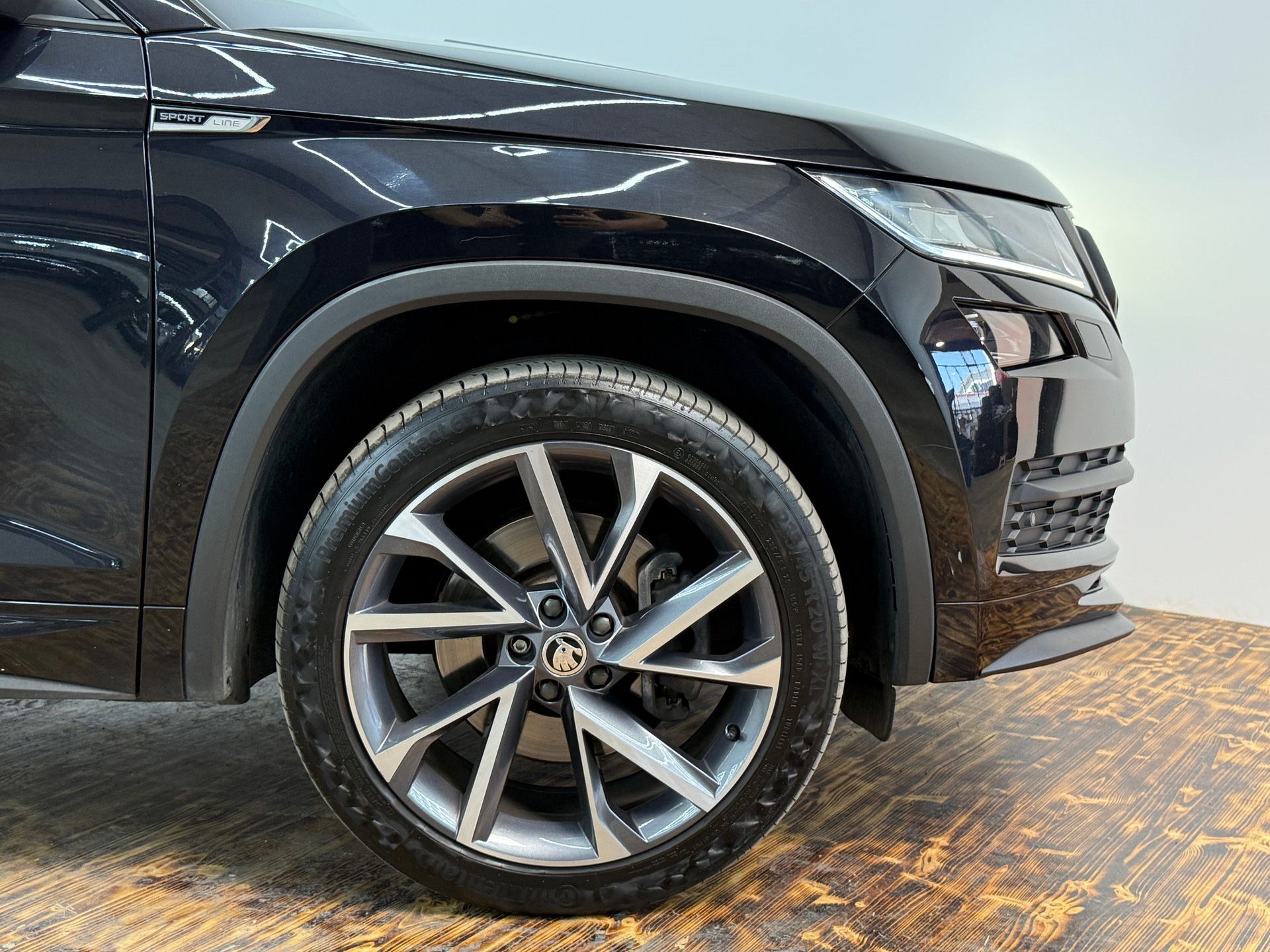 SKODA Kodiaq 2.0 TDI CR Sport Line 4x4 DSG ~AHK~7-PLÄTZER~-image-15