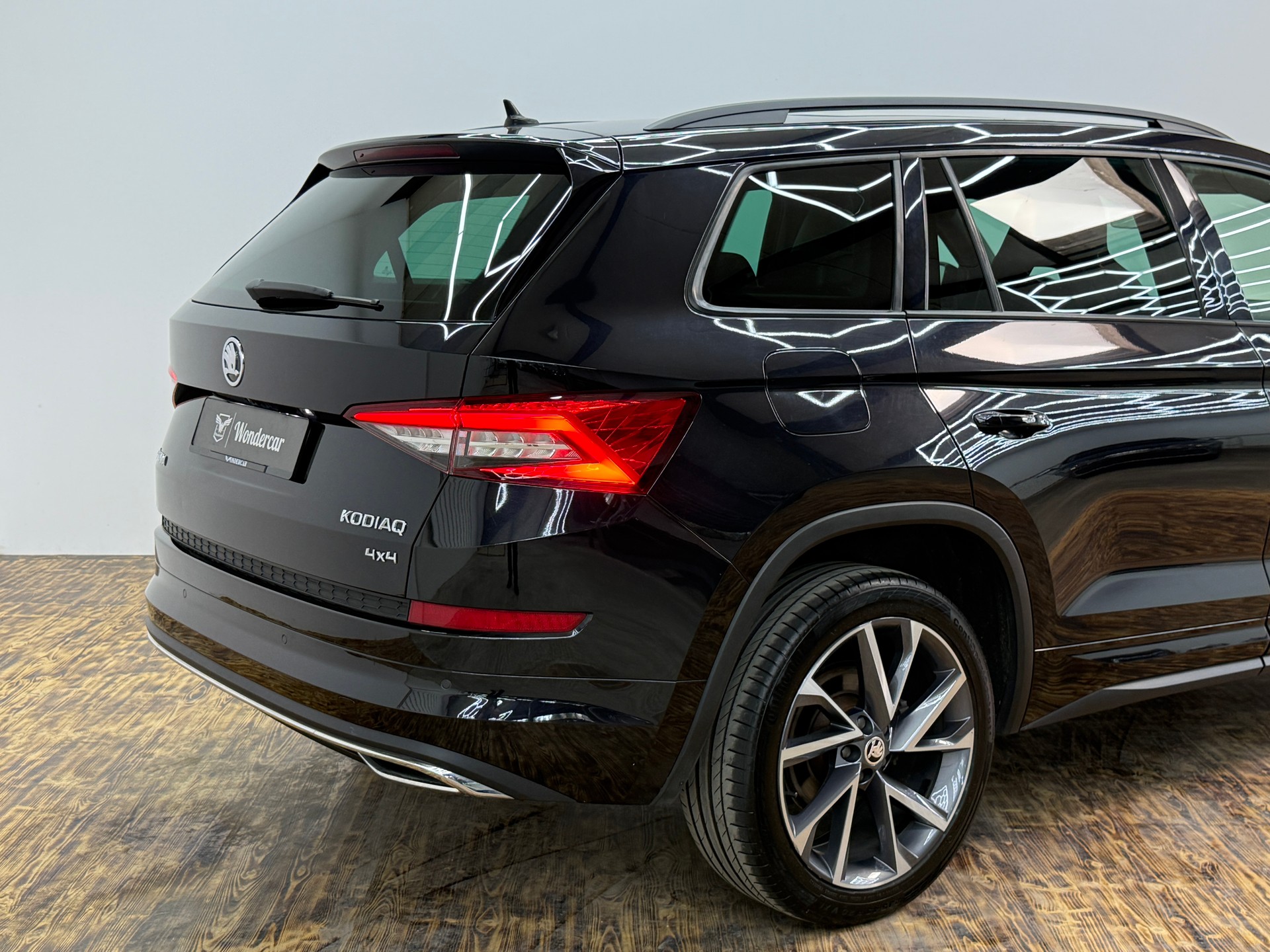 SKODA Kodiaq 2.0 TDI CR Sport Line 4x4 DSG ~AHK~7-PLÄTZER~-image-11