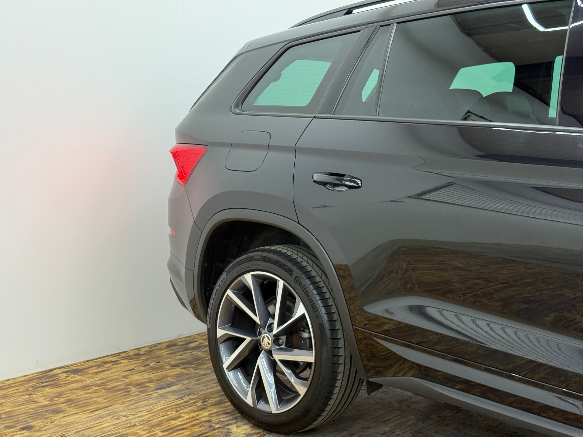 SKODA Kodiaq 2.0 TDI CR Sport Line 4x4 DSG ~AHK~7-PLÄTZER~-image-13