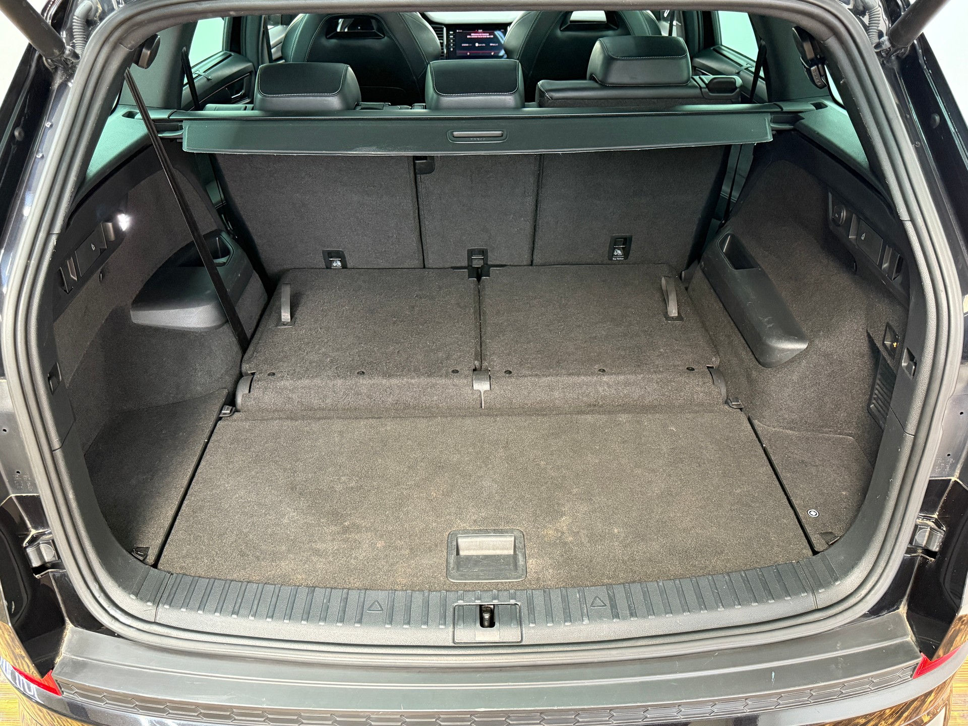 SKODA Kodiaq 2.0 TDI CR Sport Line 4x4 DSG ~AHK~7-PLÄTZER~-image-23
