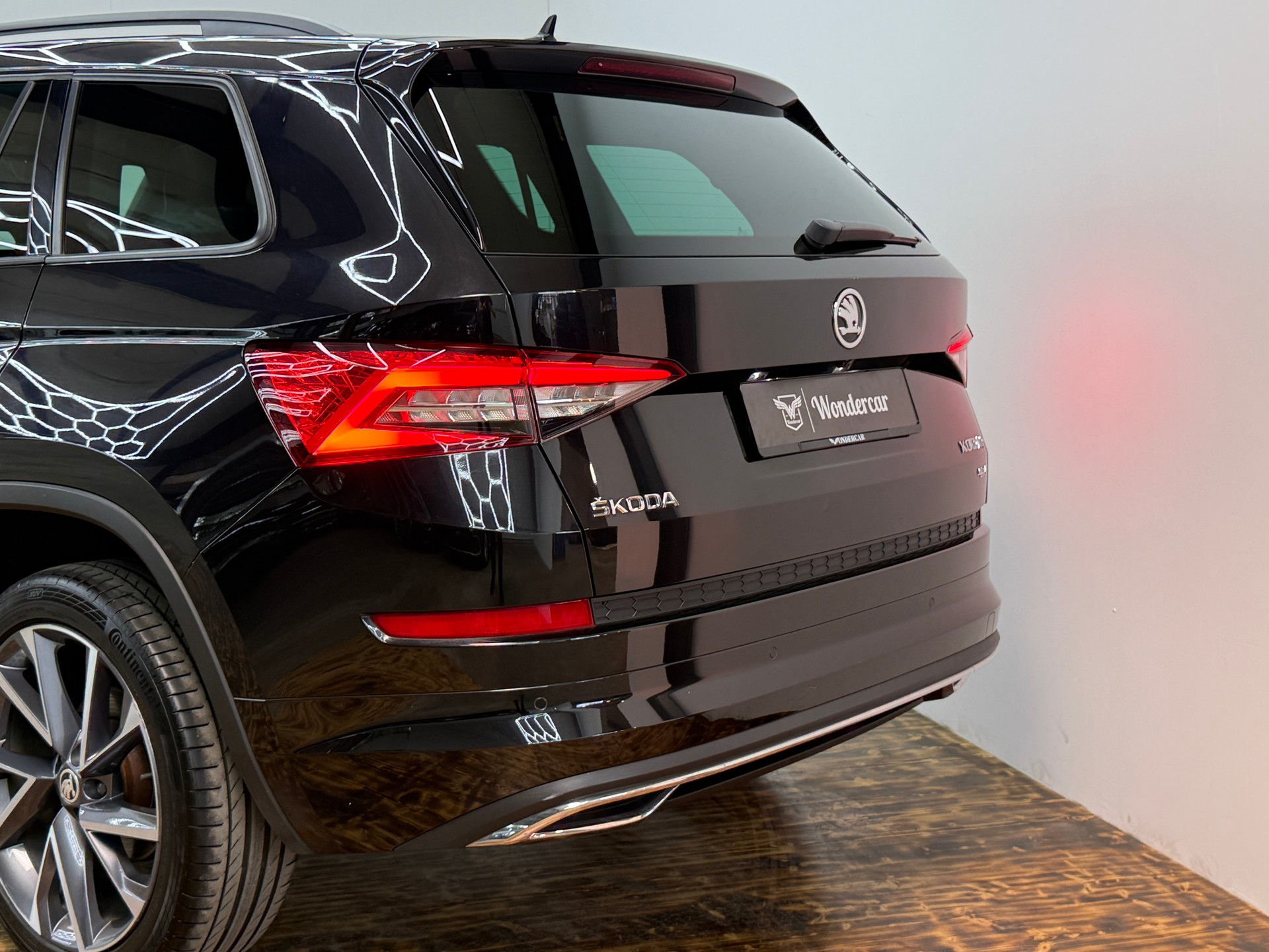 SKODA Kodiaq 2.0 TDI CR Sport Line 4x4 DSG ~AHK~7-PLÄTZER~-image-9