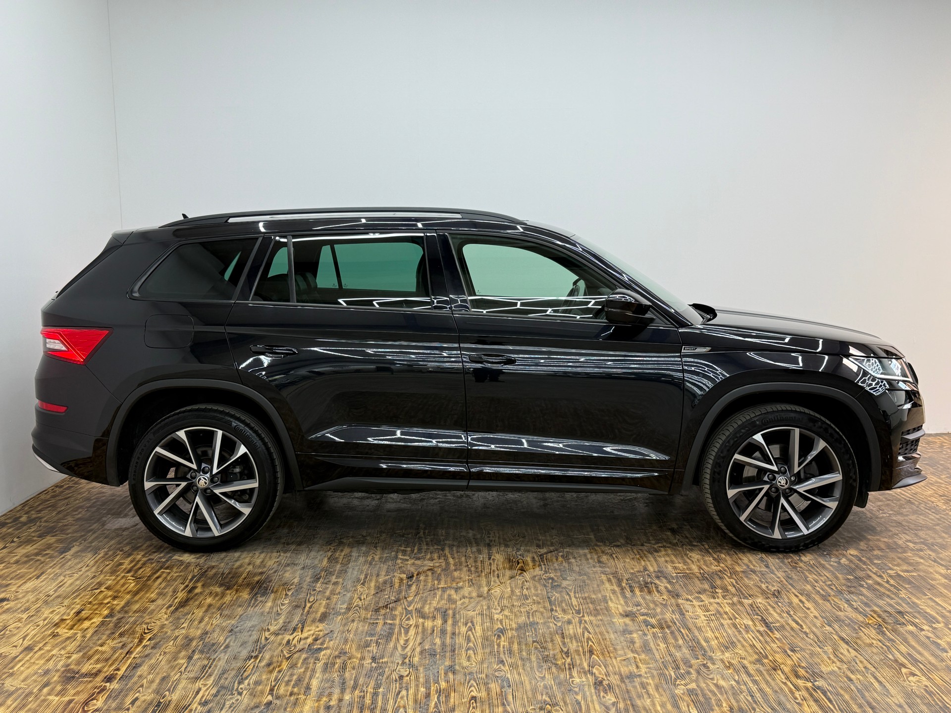 SKODA Kodiaq 2.0 TDI CR Sport Line 4x4 DSG ~AHK~7-PLÄTZER~-image-14