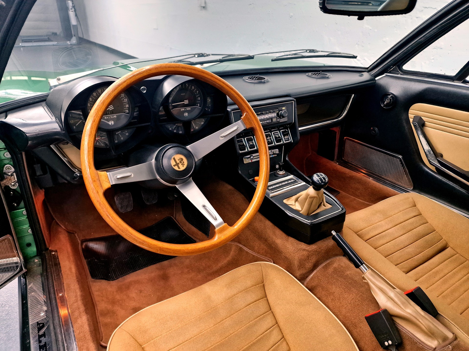 ALFA ROMEO Montreal-image-16