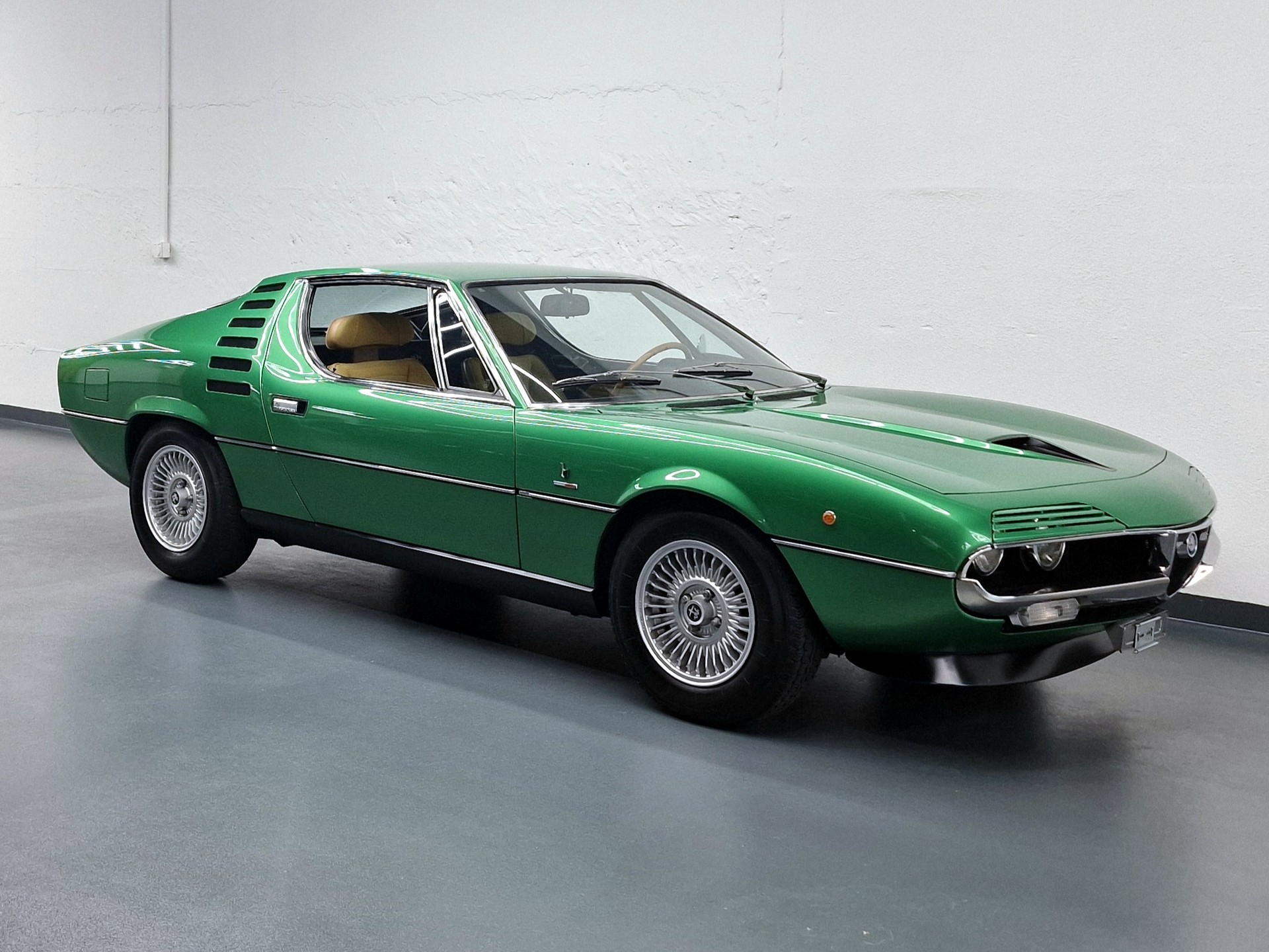 ALFA ROMEO Montreal-showroom-element-1