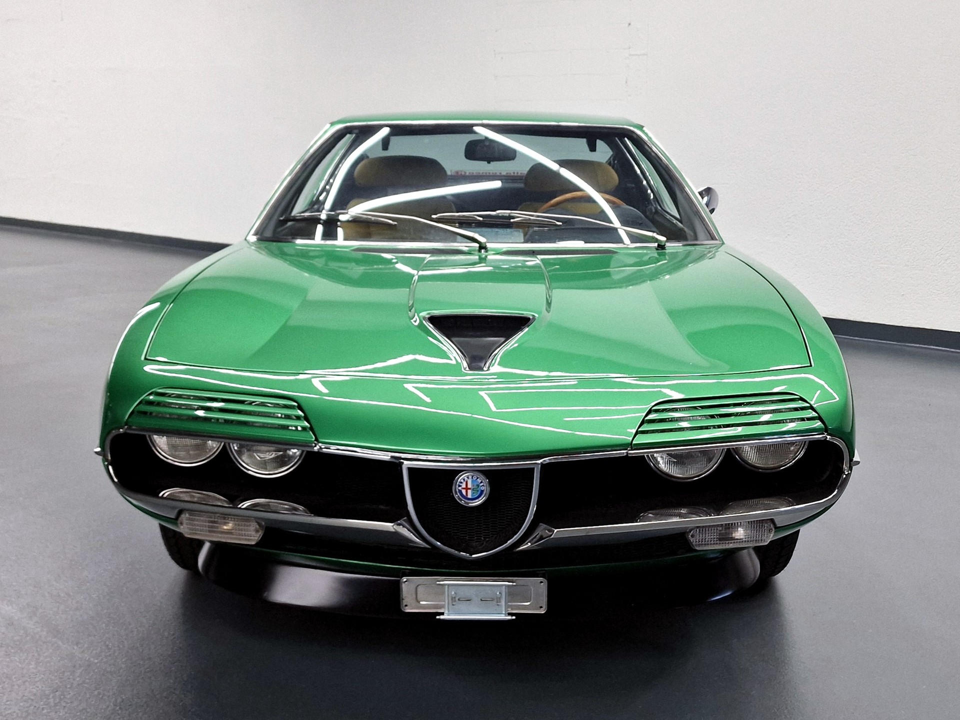 ALFA ROMEO Montreal-showroom-element-3