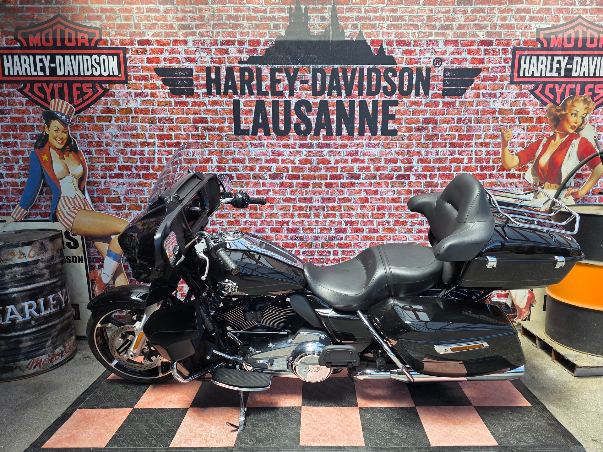 HARLEY-DAVIDSON FLHXU-image-1