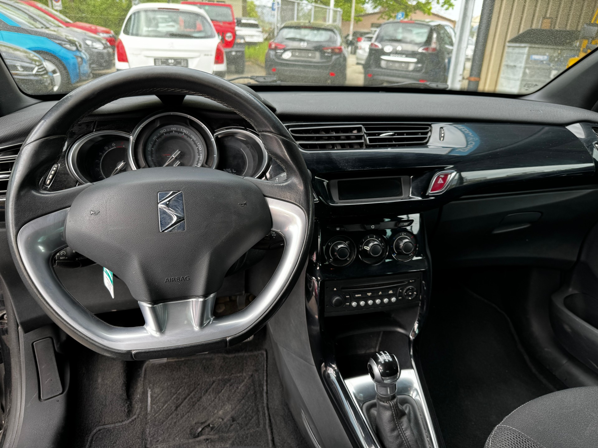 DS AUTOMOBILES DS3 1.2 VTi Chic-image-12
