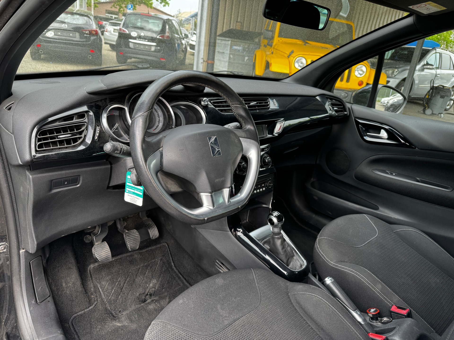DS AUTOMOBILES DS3 1.2 VTi Chic-image-9