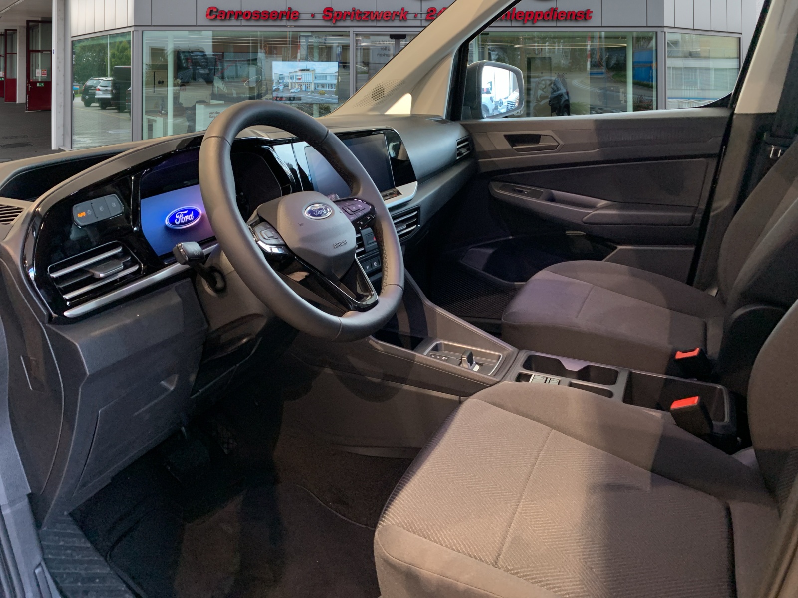 FORD Tourneo Connect 1.5 EcoBoost 150 Trend PHEV-image-6