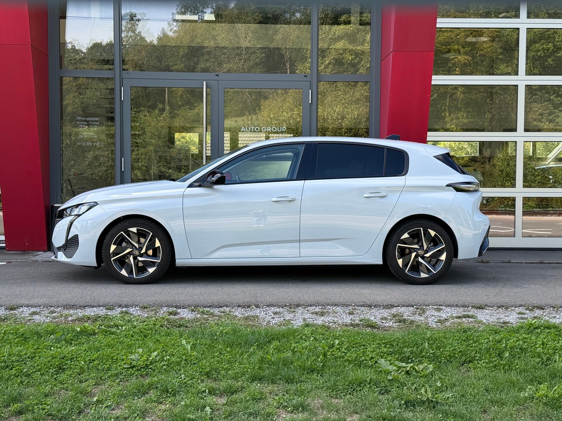 PEUGEOT 308 1.2 Pure Tech Allure EAT8 LEASING AB 308.87 CHF / MONAT-showroom-element-1