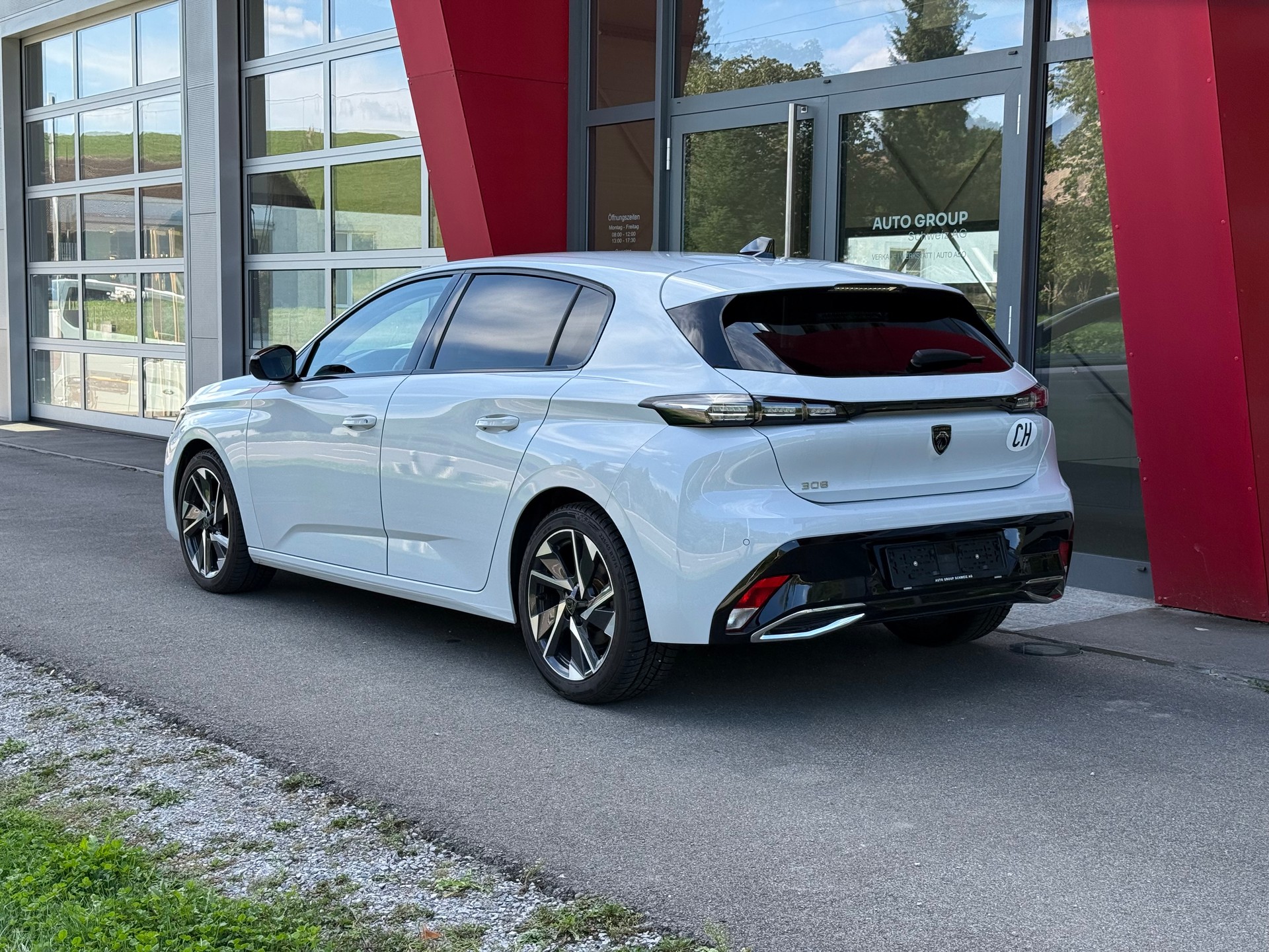 PEUGEOT 308 1.2 Pure Tech Allure EAT8 LEASING AB 308.87 CHF / MONAT-showroom-element-2