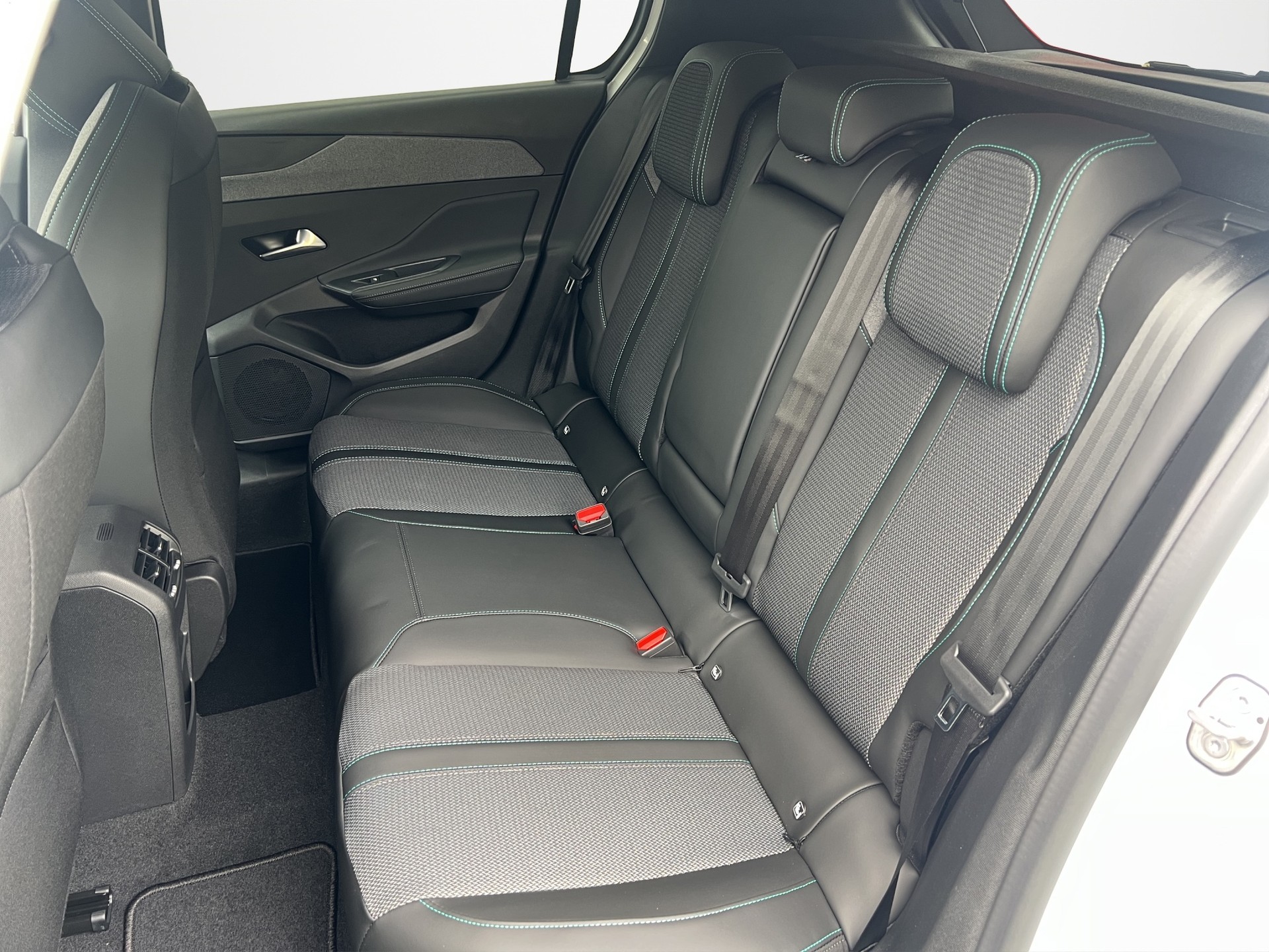 PEUGEOT 308 1.2 Pure Tech Allure EAT8 LEASING AB 308.87 CHF / MONAT-image-9