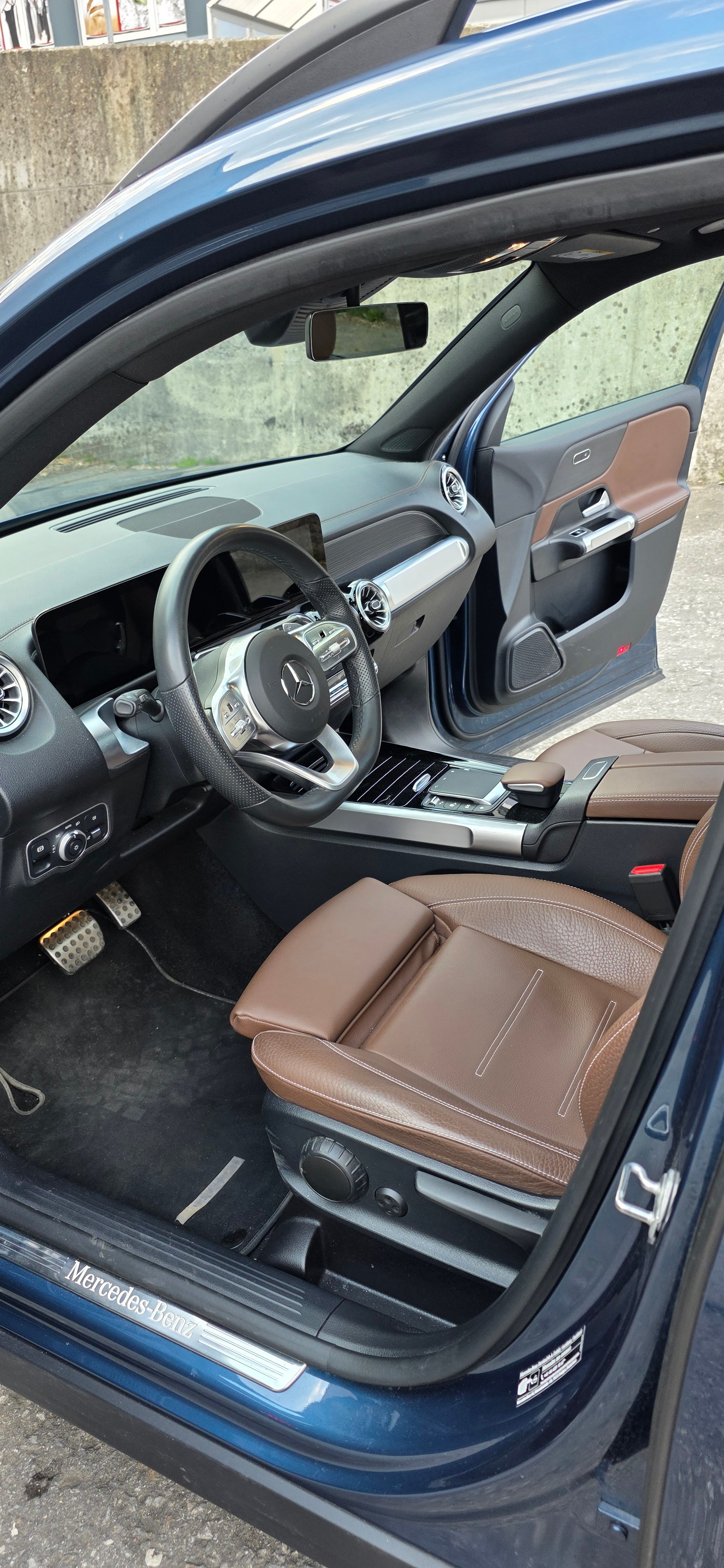 MERCEDES-BENZ GLB 250 4Matic AMG Line 8G-Tronic-image-6