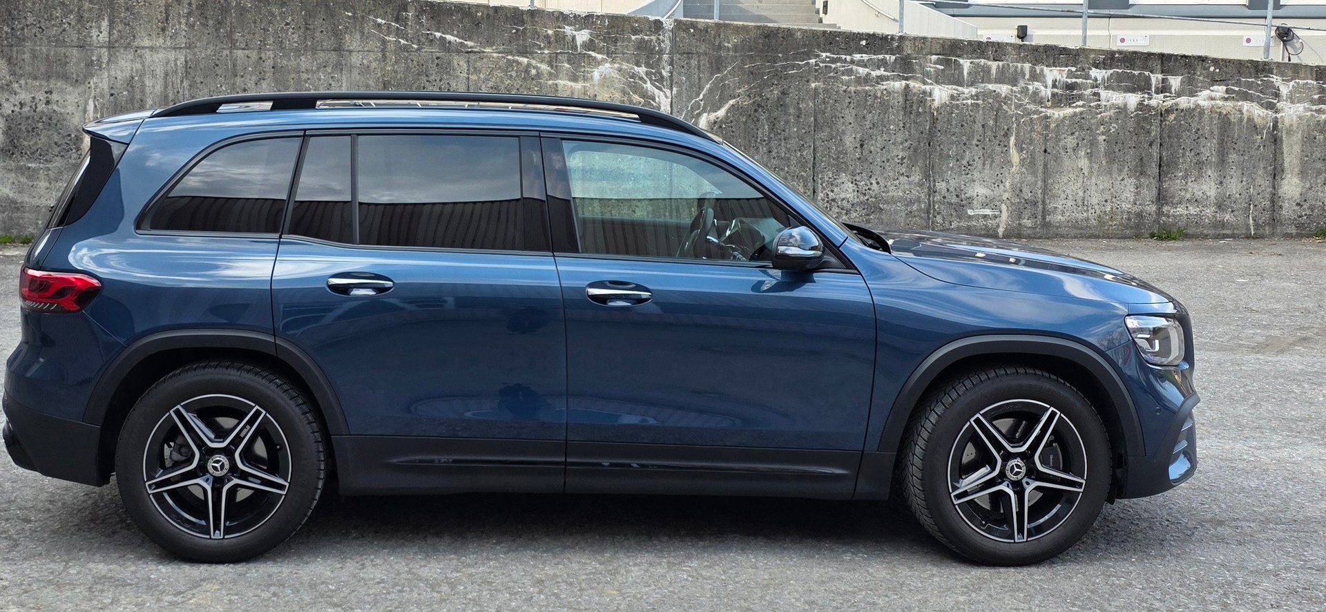 MERCEDES-BENZ GLB 250 4Matic AMG Line 8G-Tronic-image-5
