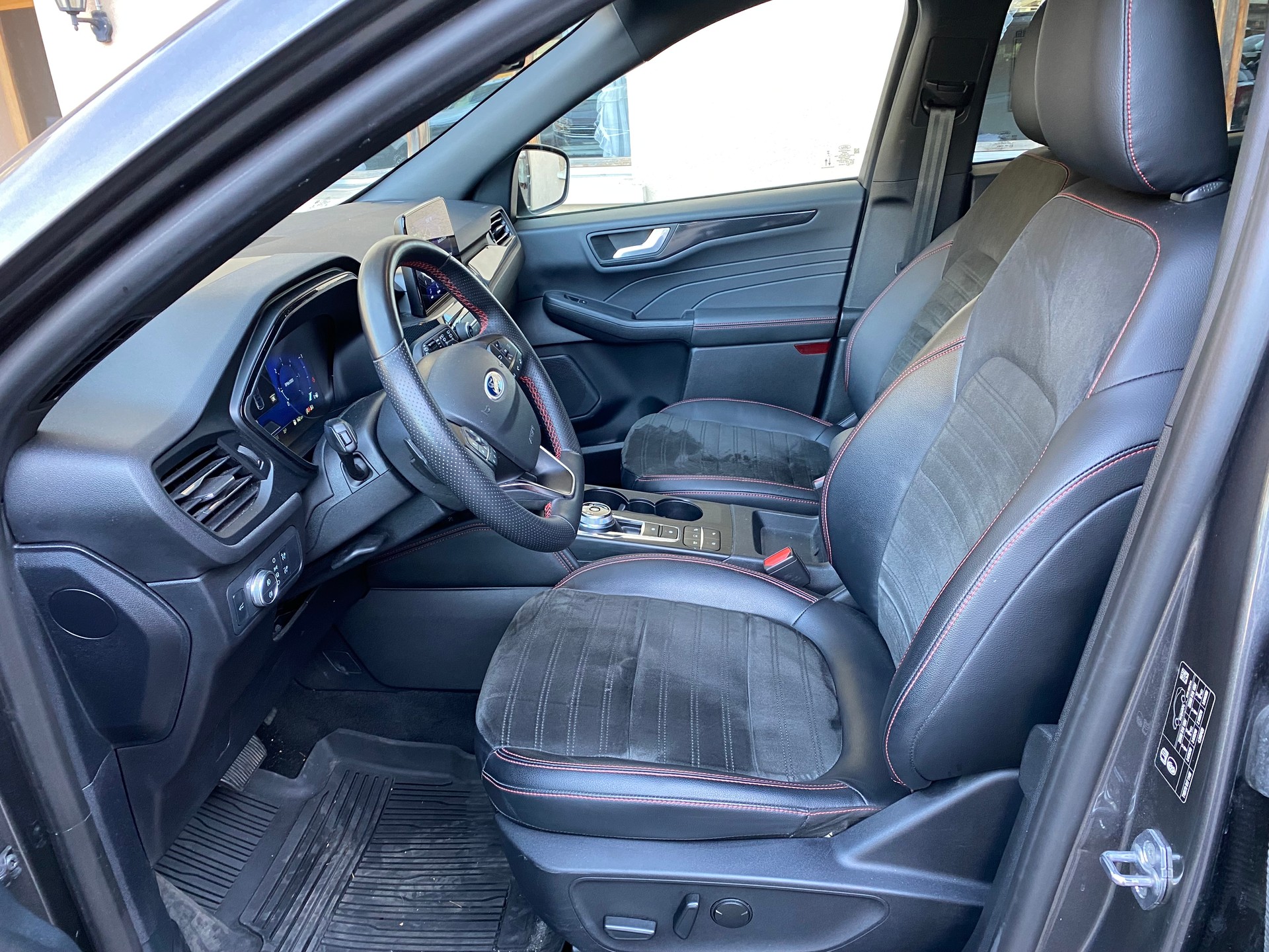 FORD Kuga 2.0 TDCi EcoBlue ST-Line X 4WD-image-2