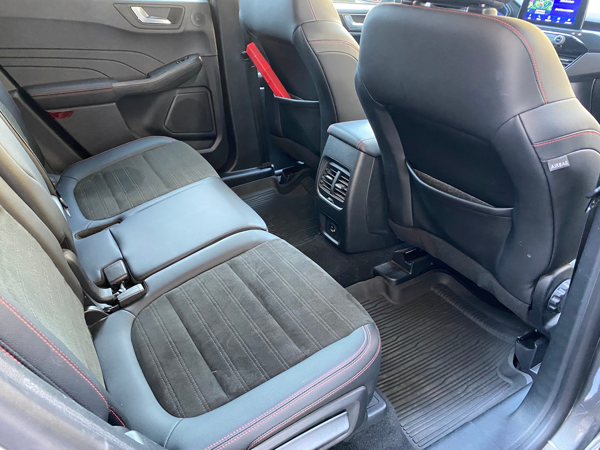 FORD Kuga 2.0 TDCi EcoBlue ST-Line X 4WD-image-8