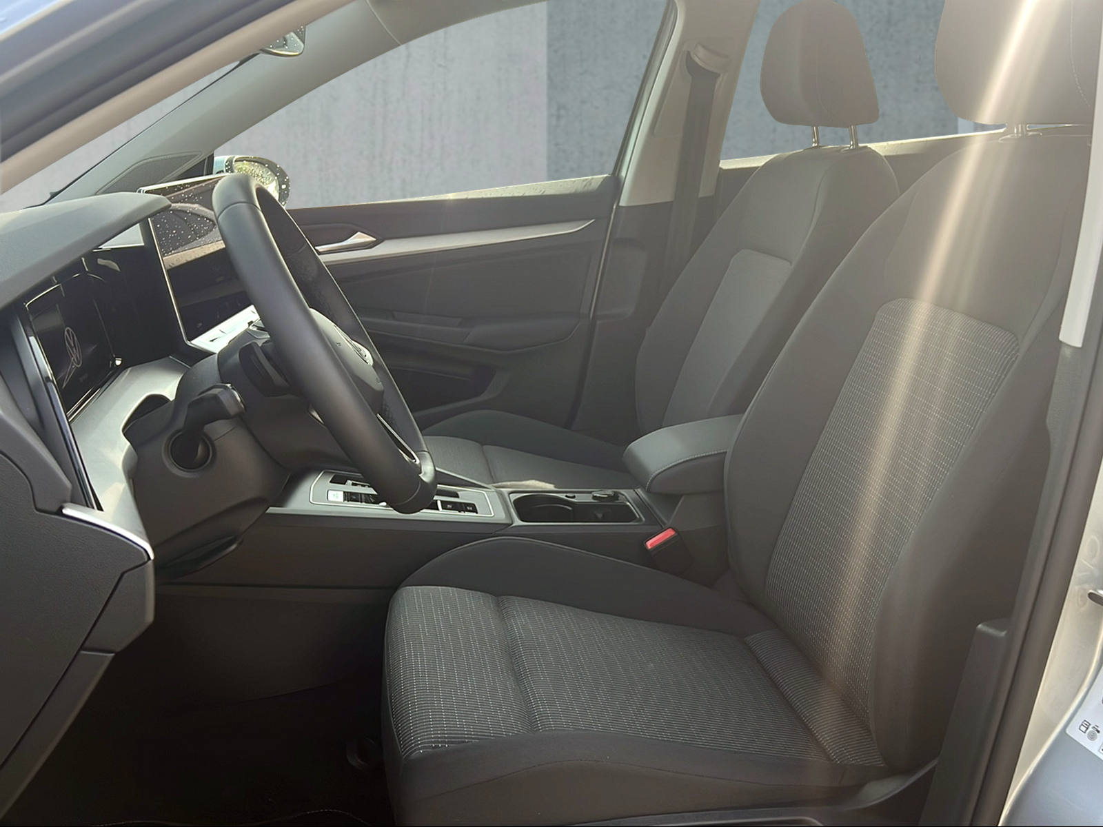 VW Golf Variant 1.5 eTSI mHEV Basis-image-8