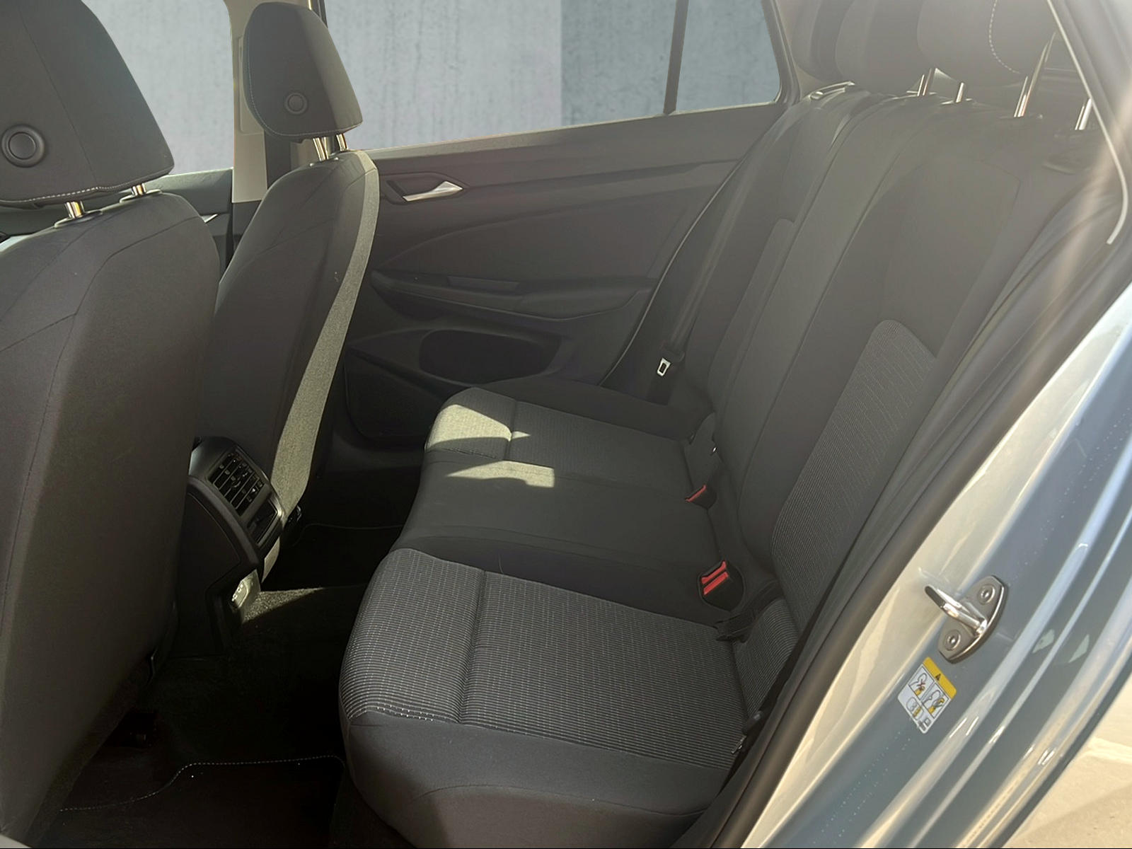 VW Golf Variant 1.5 eTSI mHEV Basis-image-9