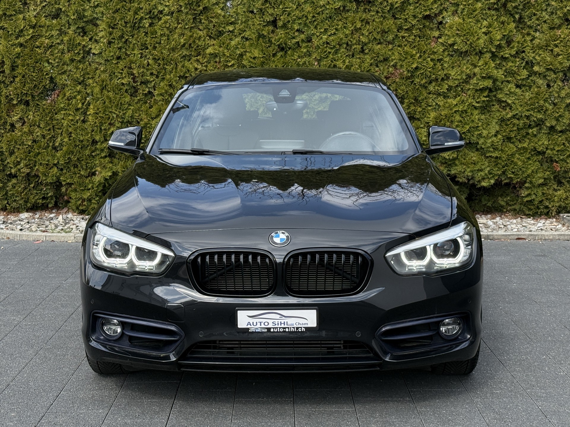 BMW 120d xDrive Edition Sport Line Steptronic / Gratis Service-showroom-element-2
