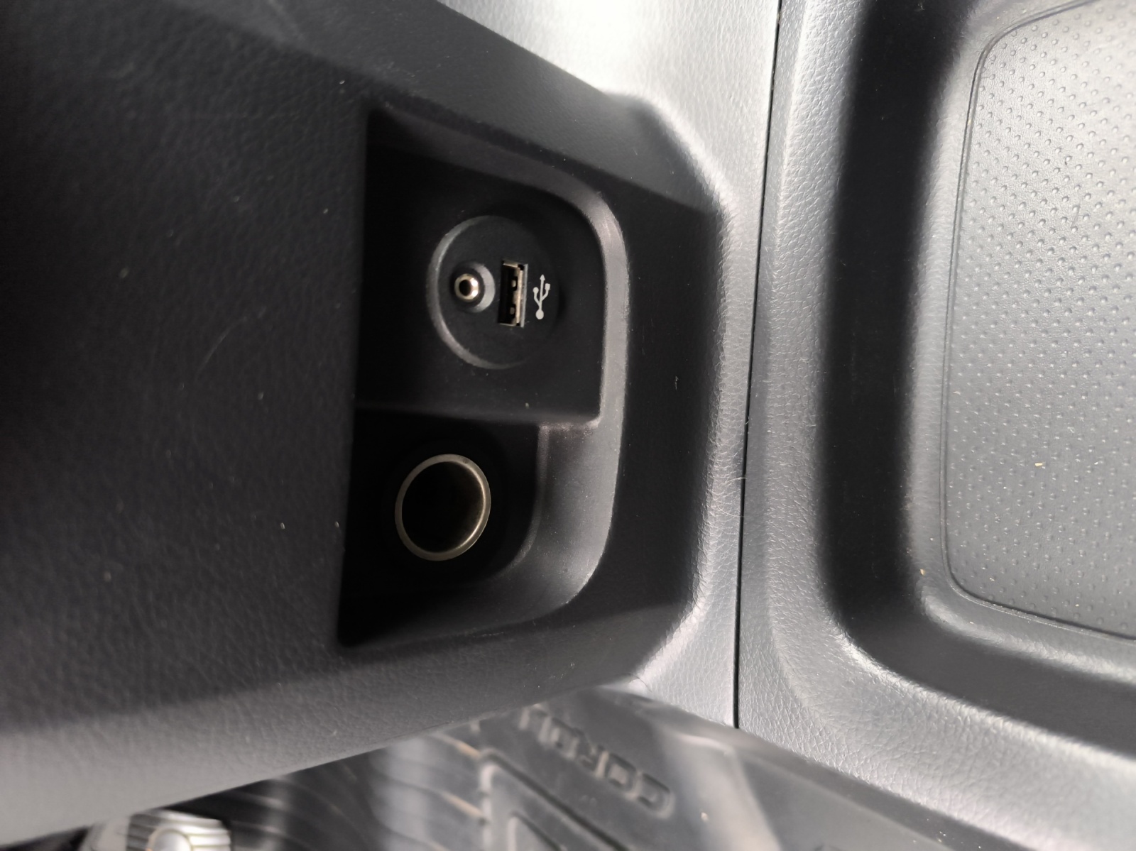 NISSAN NV200 1.5 dCi 90 Comfort Euro 6 // 8-fach bereift // Anhängerkupplung Nutslast 610 KG-image-11