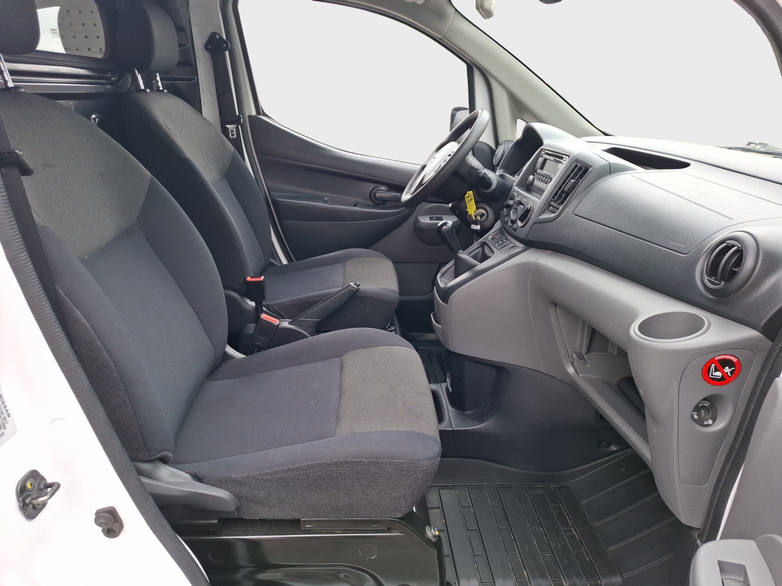 NISSAN NV200 1.5 dCi 90 Comfort Euro 6 // 8-fach bereift // Anhängerkupplung Nutslast 610 KG-image-9