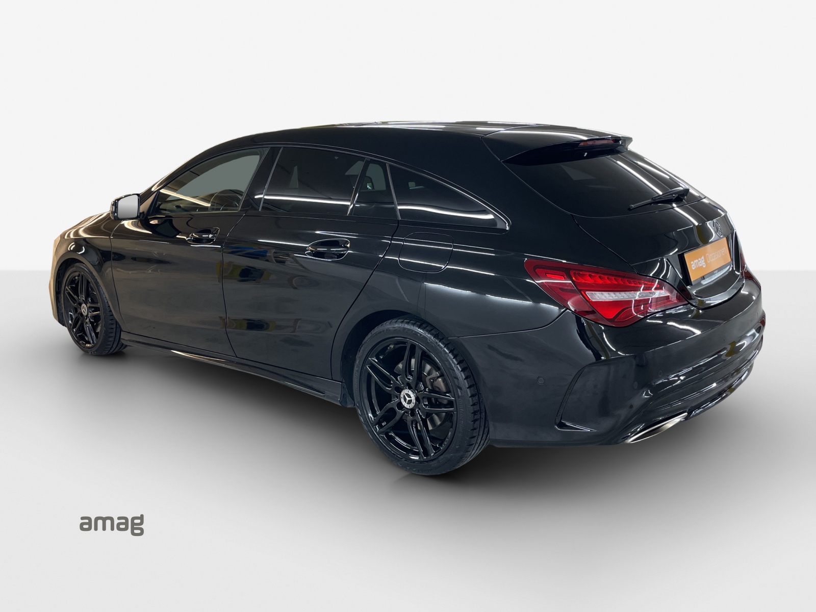 MERCEDES-BENZ CLA Shooting Brake 220 AMG Line 4Matic 7G-DCT-showroom-element-2