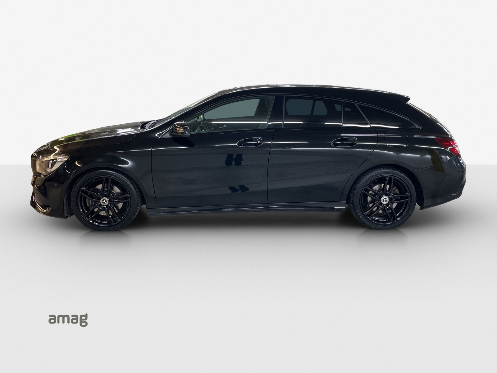 MERCEDES-BENZ CLA Shooting Brake 220 AMG Line 4Matic 7G-DCT-showroom-element-1