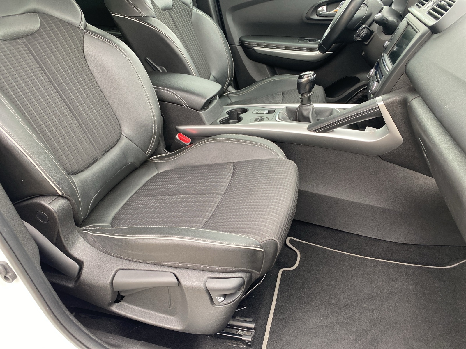 RENAULT Kadjar 1.2 16V Turbo Bose-image-11