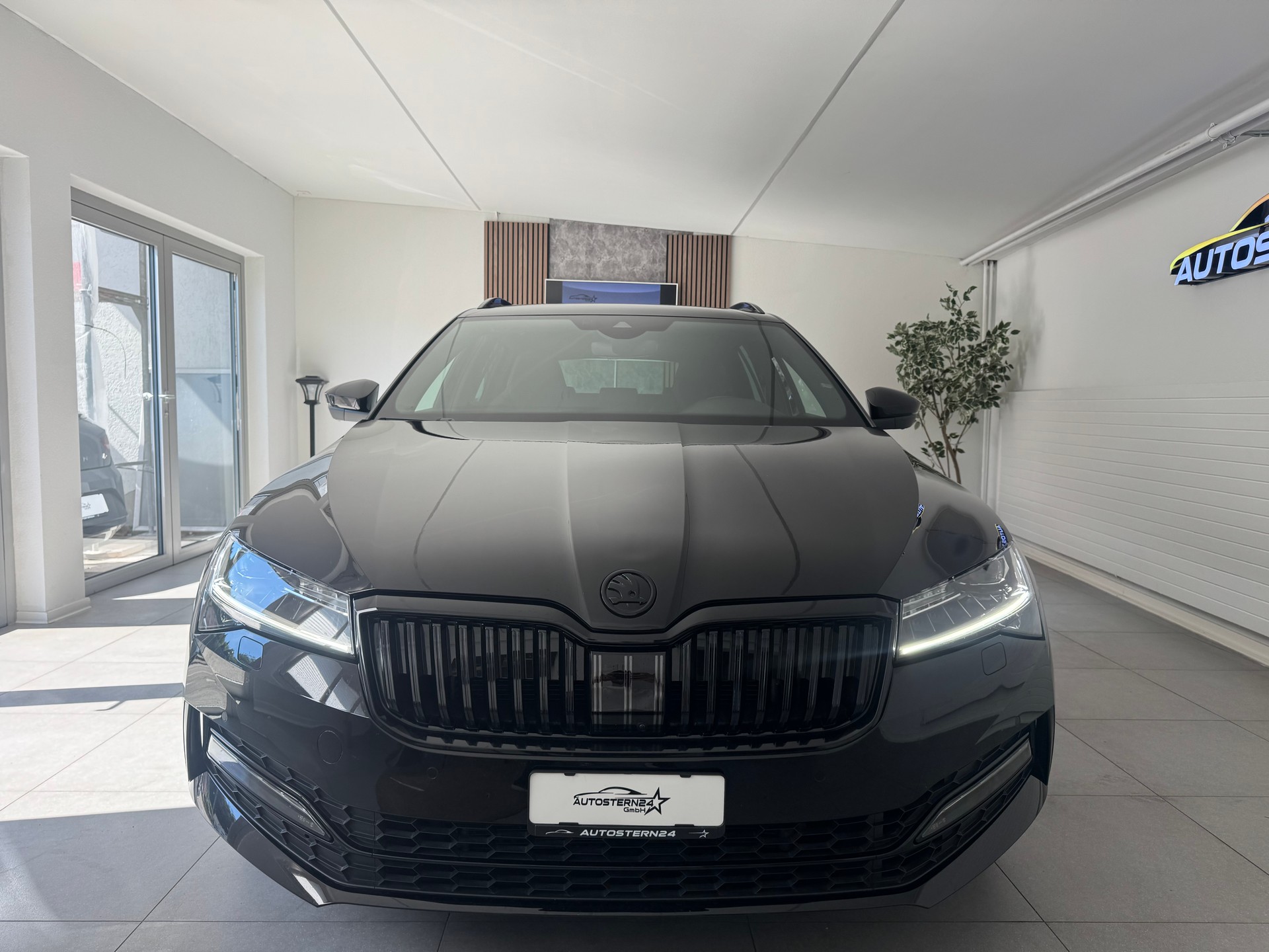 SKODA Superb Combi 2.0 TSI SportLine Plus 4x4 DSG *Panoramadach*CH Fahrzeug*AHK*Standheizung*-showroom-element-2
