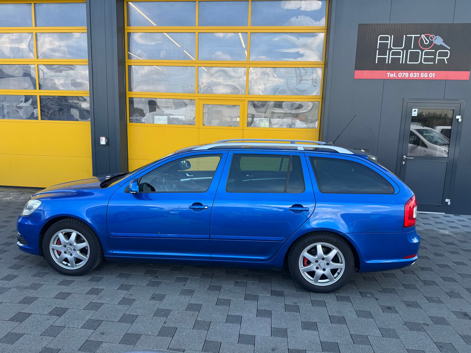 SKODA Octavia Combi 2.0 TDI RS DSG-image-5
