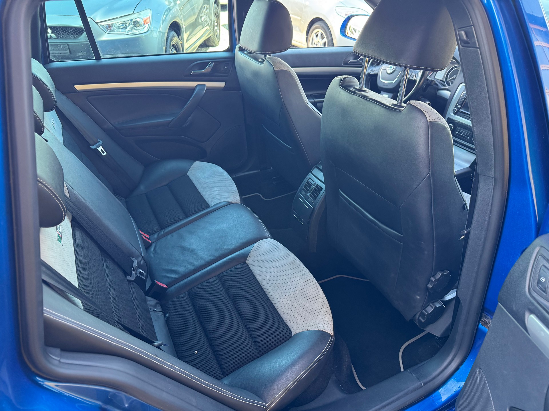SKODA Octavia Combi 2.0 TDI RS DSG-image-10