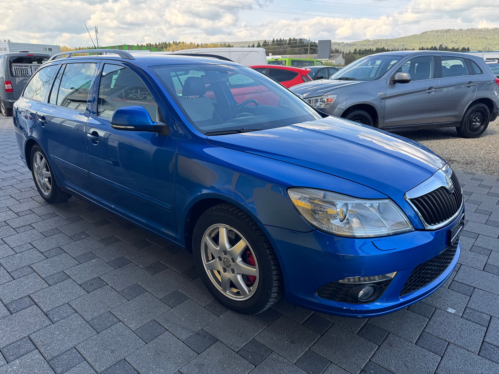 SKODA Octavia Combi 2.0 TDI RS DSG-image-2