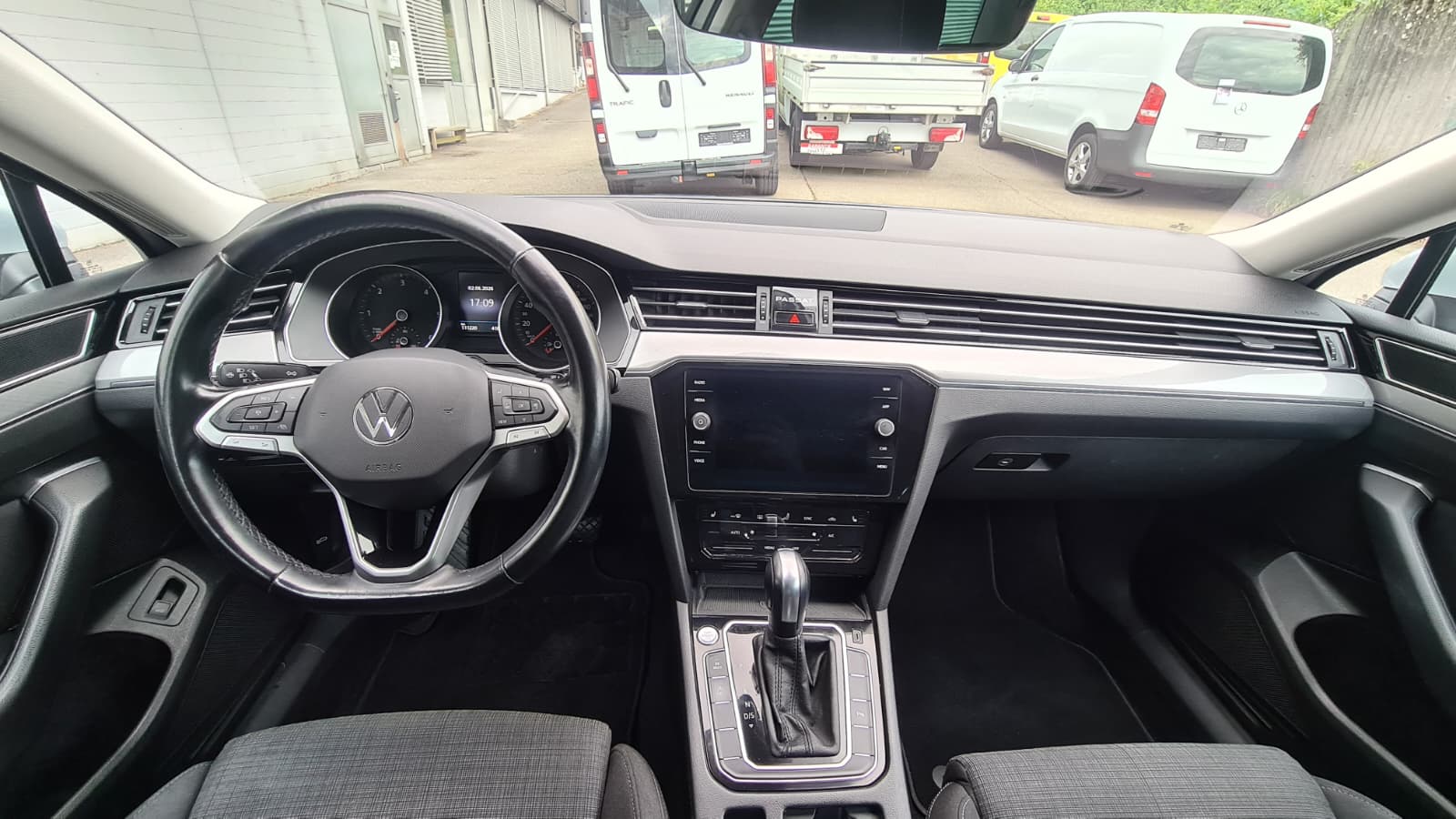 VW Passat Variant 2.0 TDI Business DSG ** Gr-Navi **RF-Kamera ** Sitzheizung ** PDC ** Frisch Ab MFK & Service **-image-12