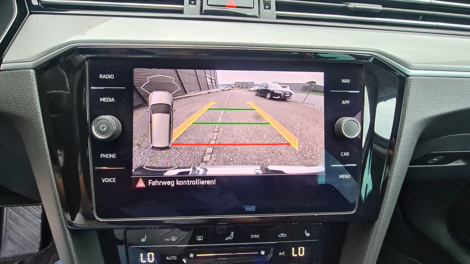 VW Passat Variant 2.0 TDI Business DSG ** Gr-Navi **RF-Kamera ** Sitzheizung ** PDC ** Frisch Ab MFK & Service **-image-14