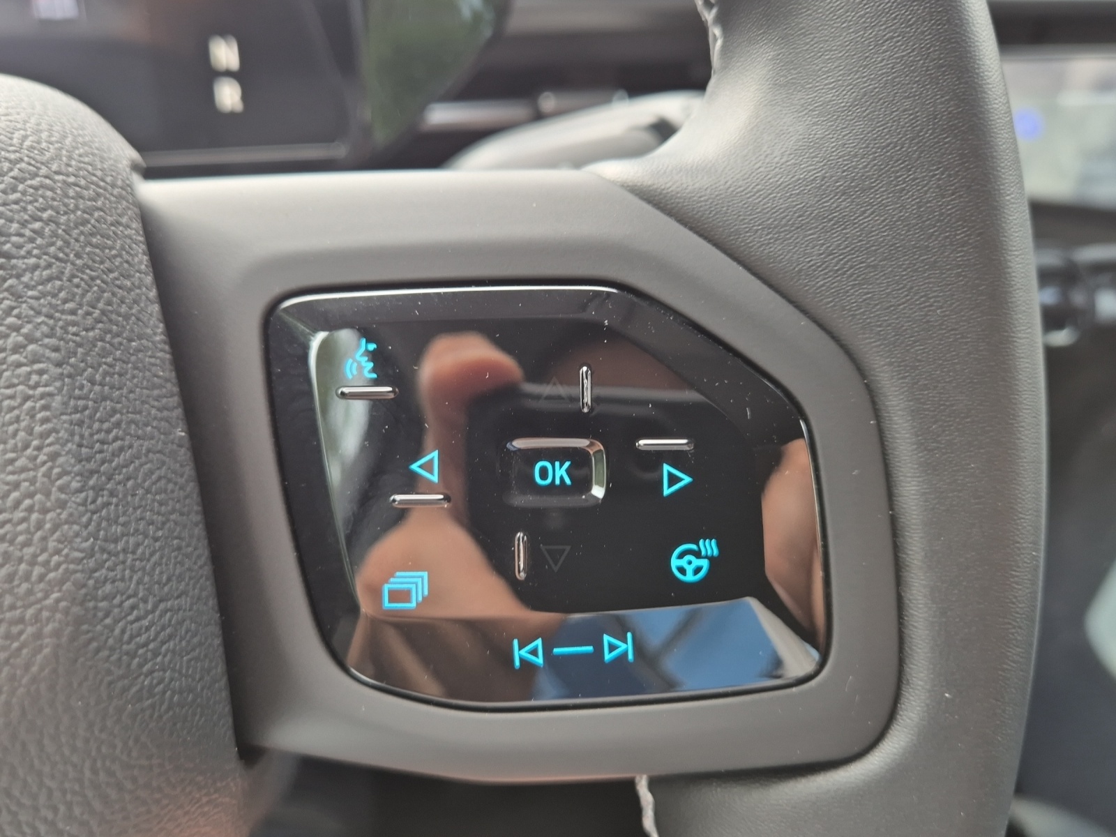 FORD Explorer Elektro 79kWh Extended Range Premium*Head up Display*360°Kamera*Anhängerkupplung*-image-21