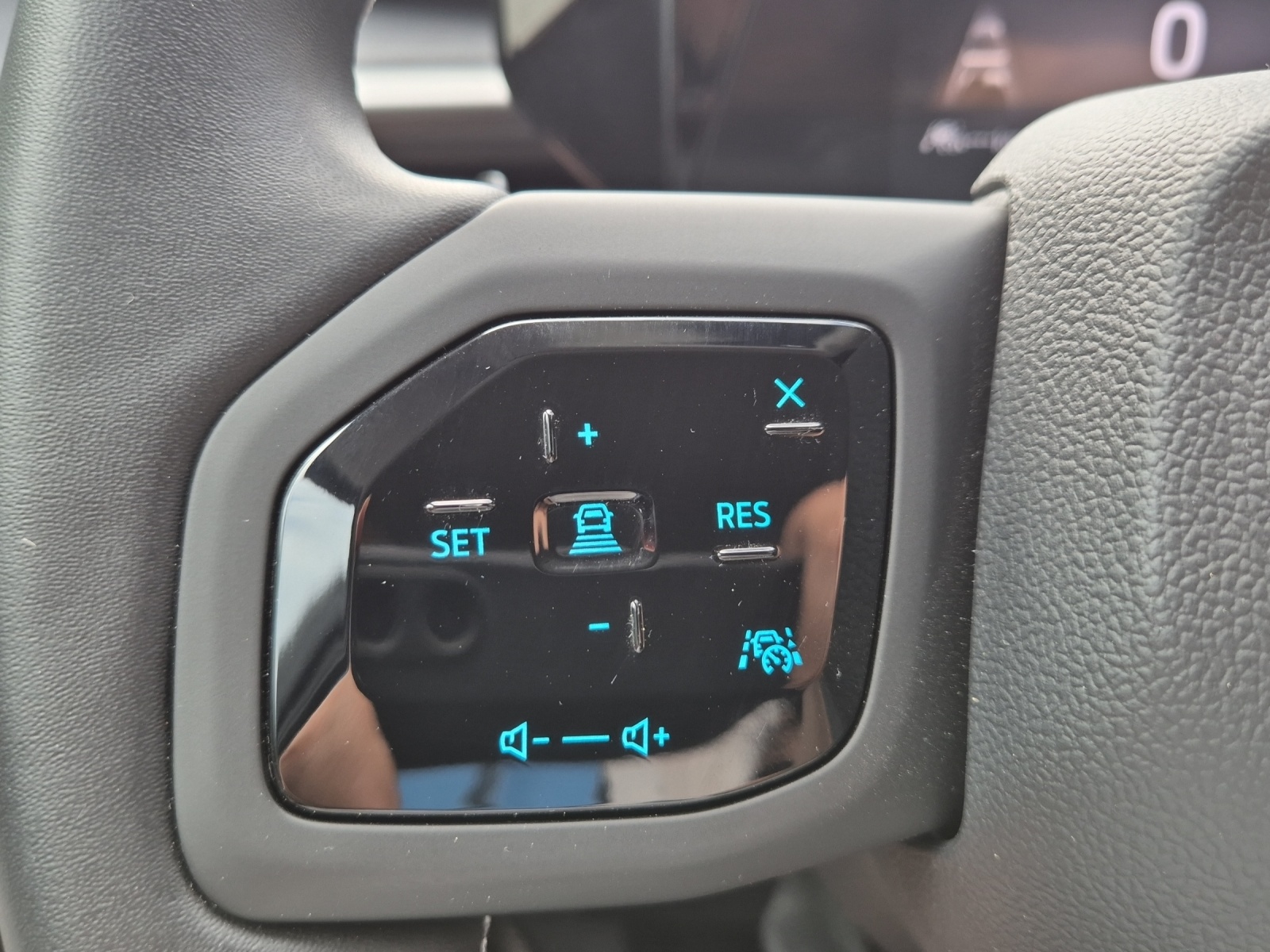 FORD Explorer Elektro 79kWh Extended Range Premium*Head up Display*360°Kamera*Anhängerkupplung*-image-22