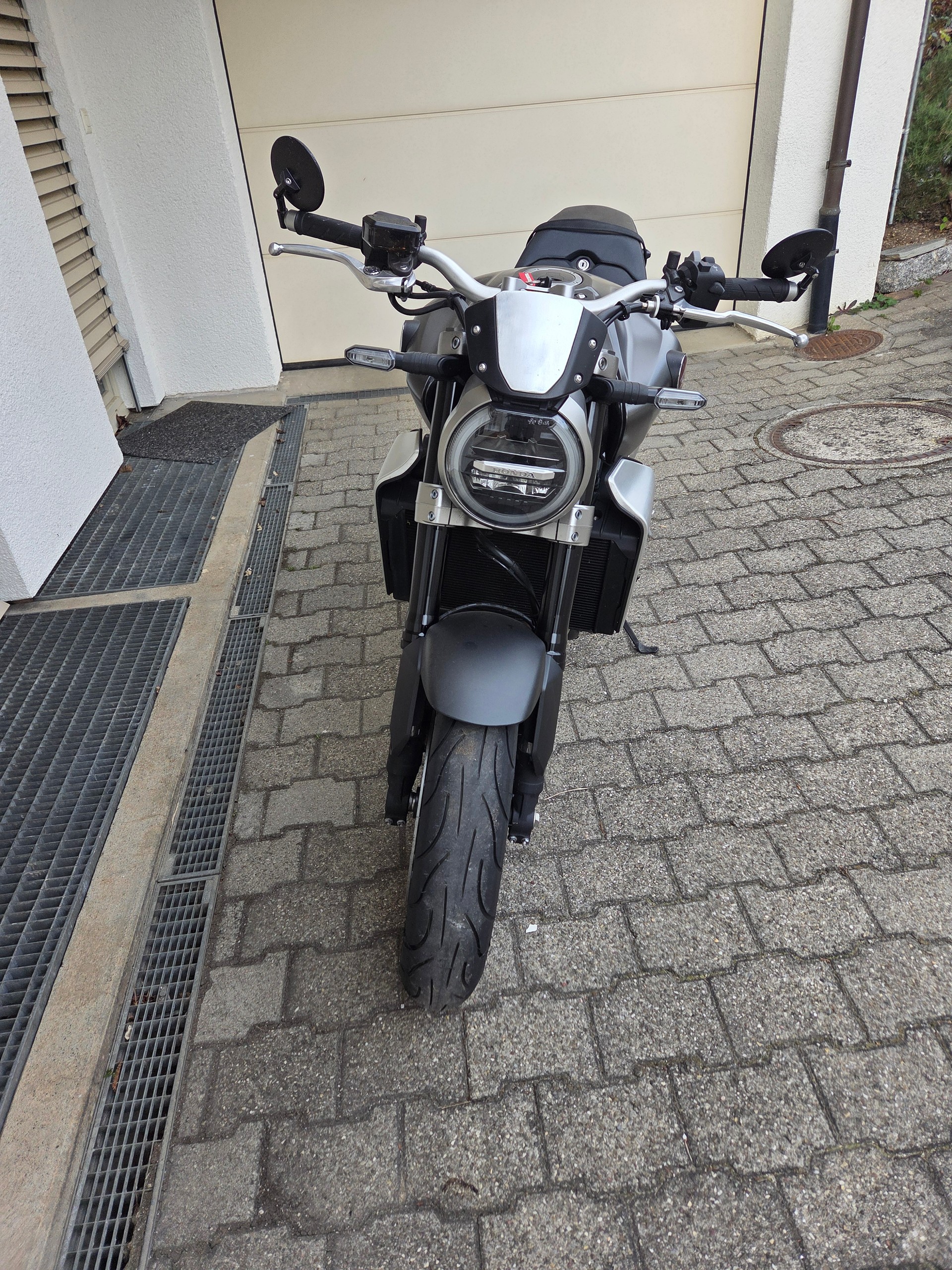 HONDA CB 1000 R ABS-image-1
