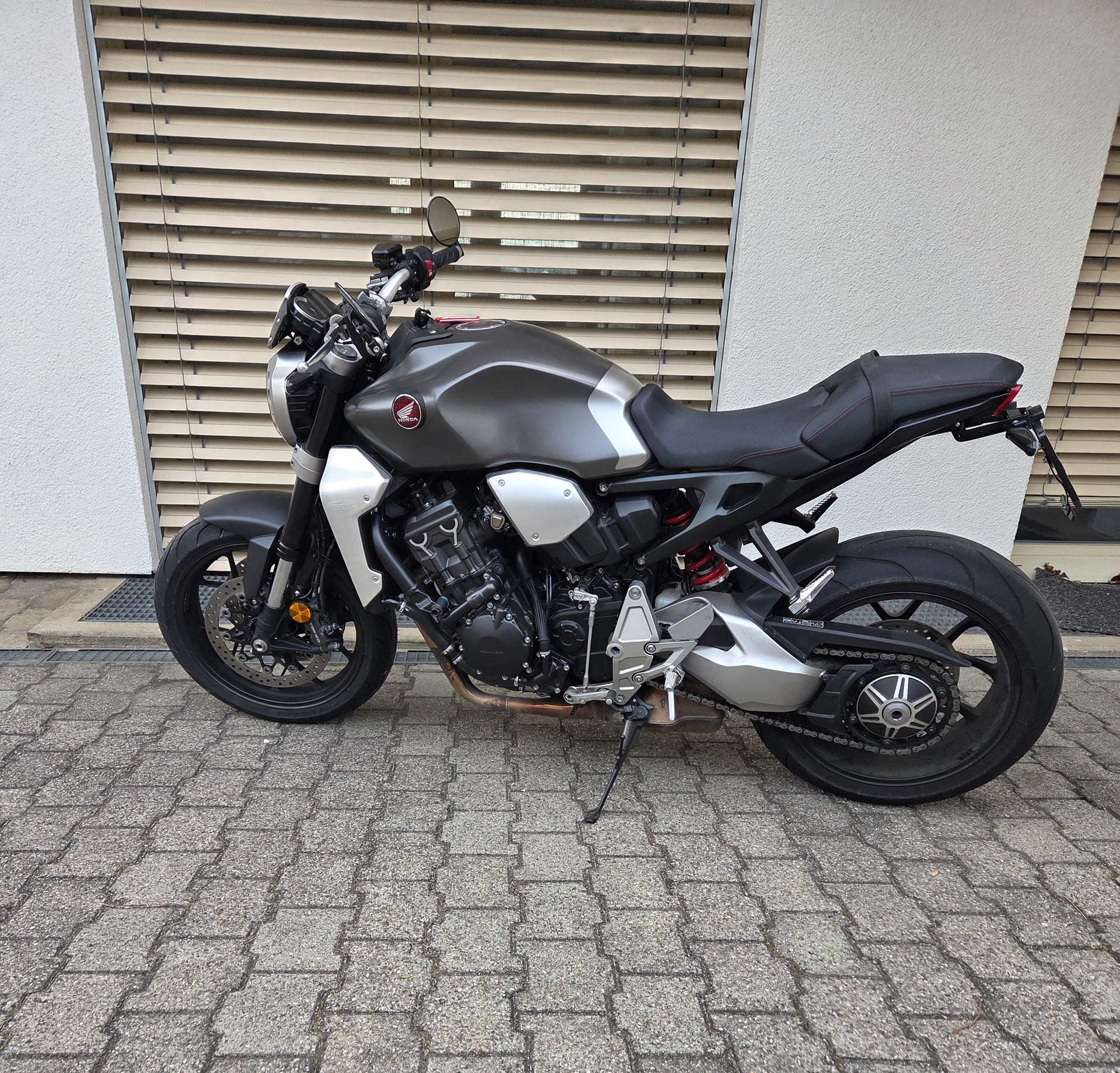 HONDA CB 1000 R ABS-image-2